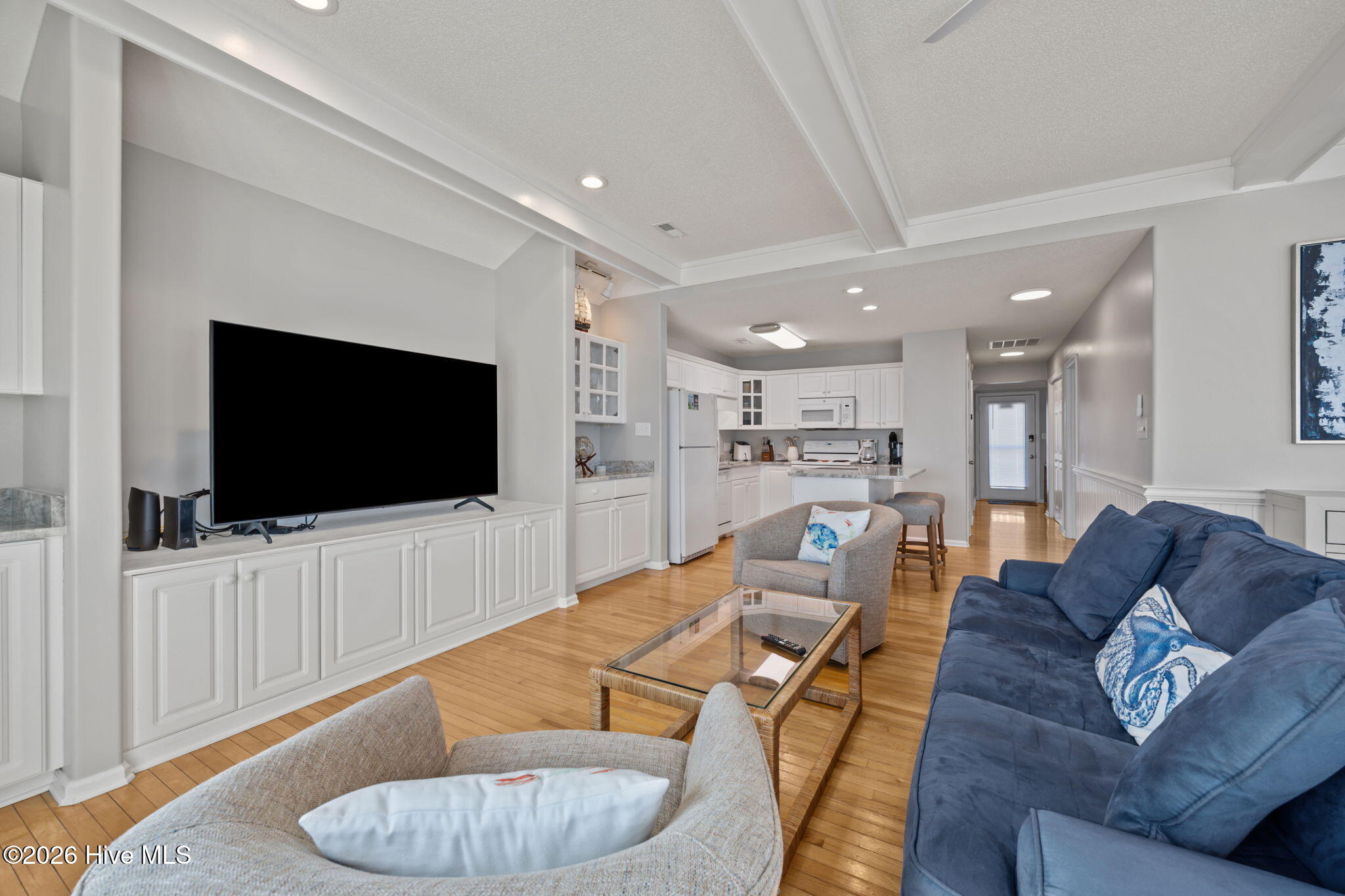 100563620 | Photo 23