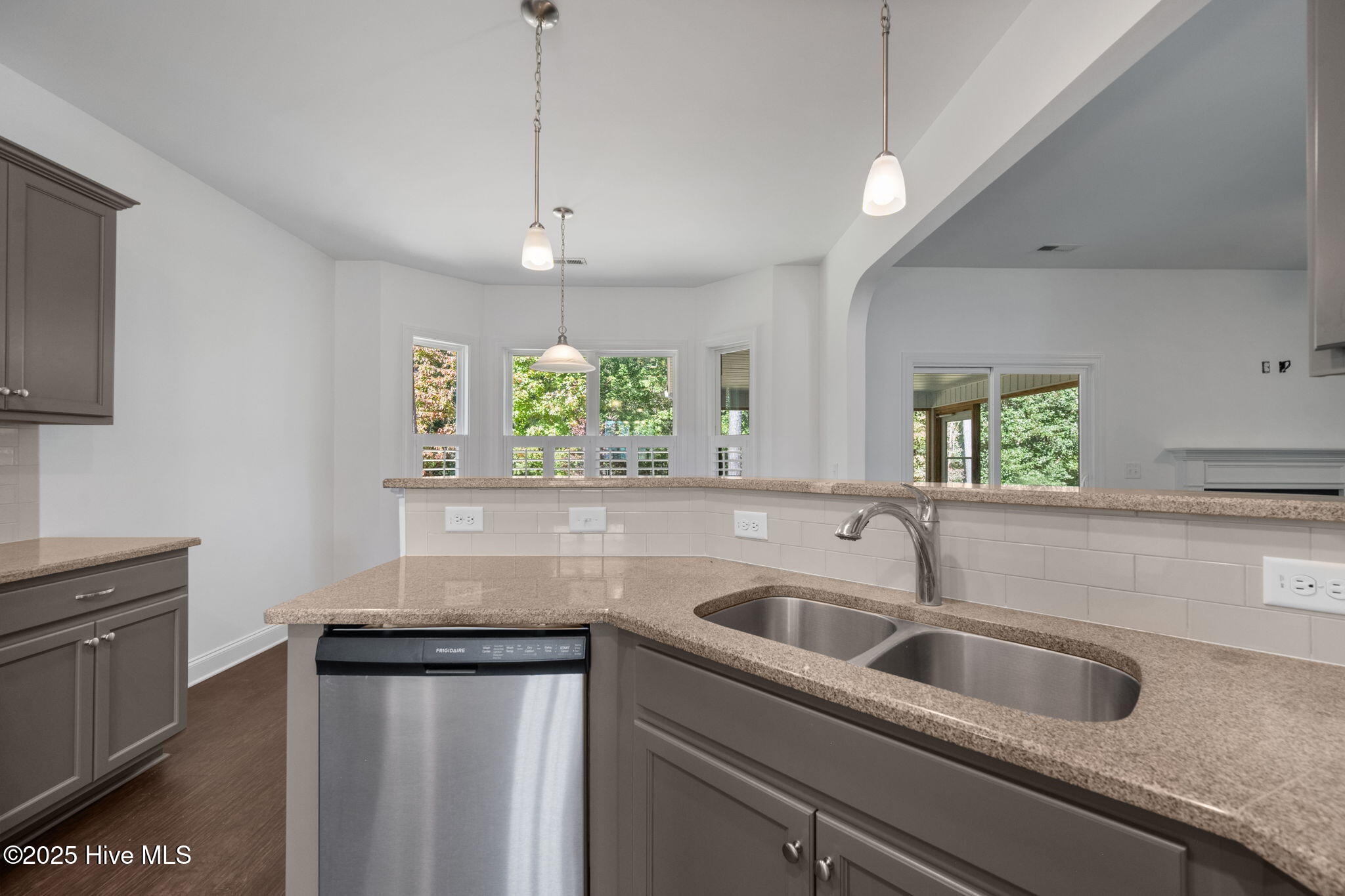 100538964 | Photo 11