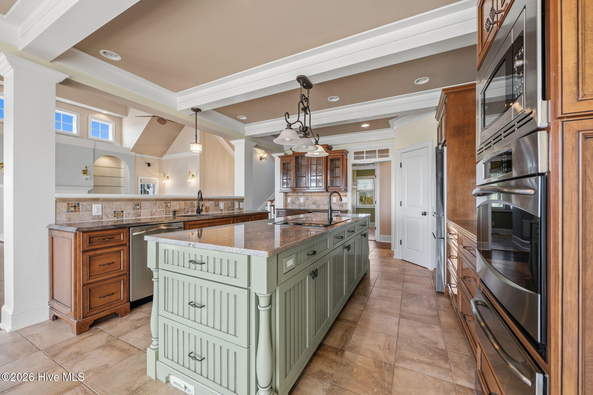 100561060 | Photo 16