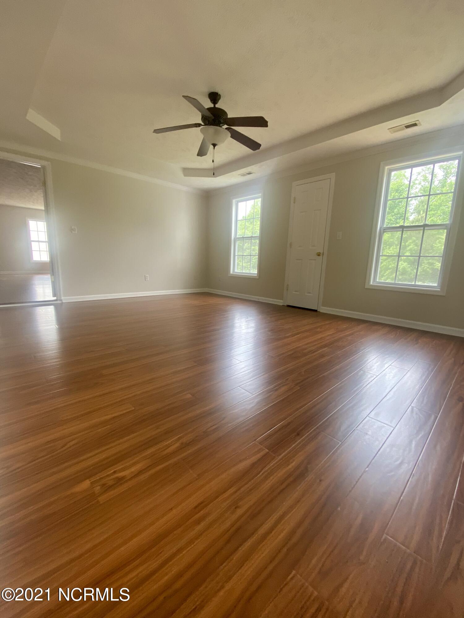 100545799 | Photo 14