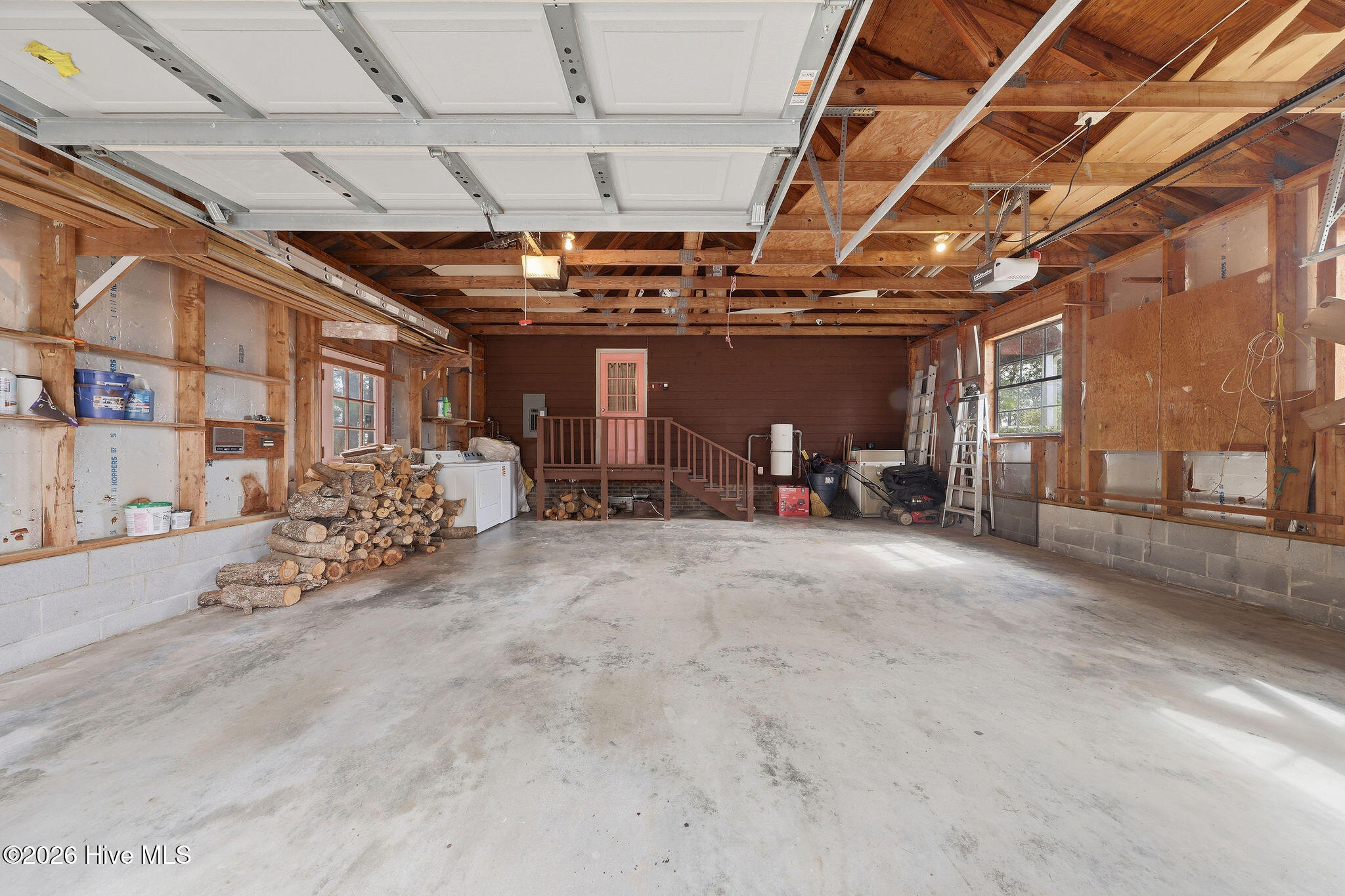 100560695 | Photo 35