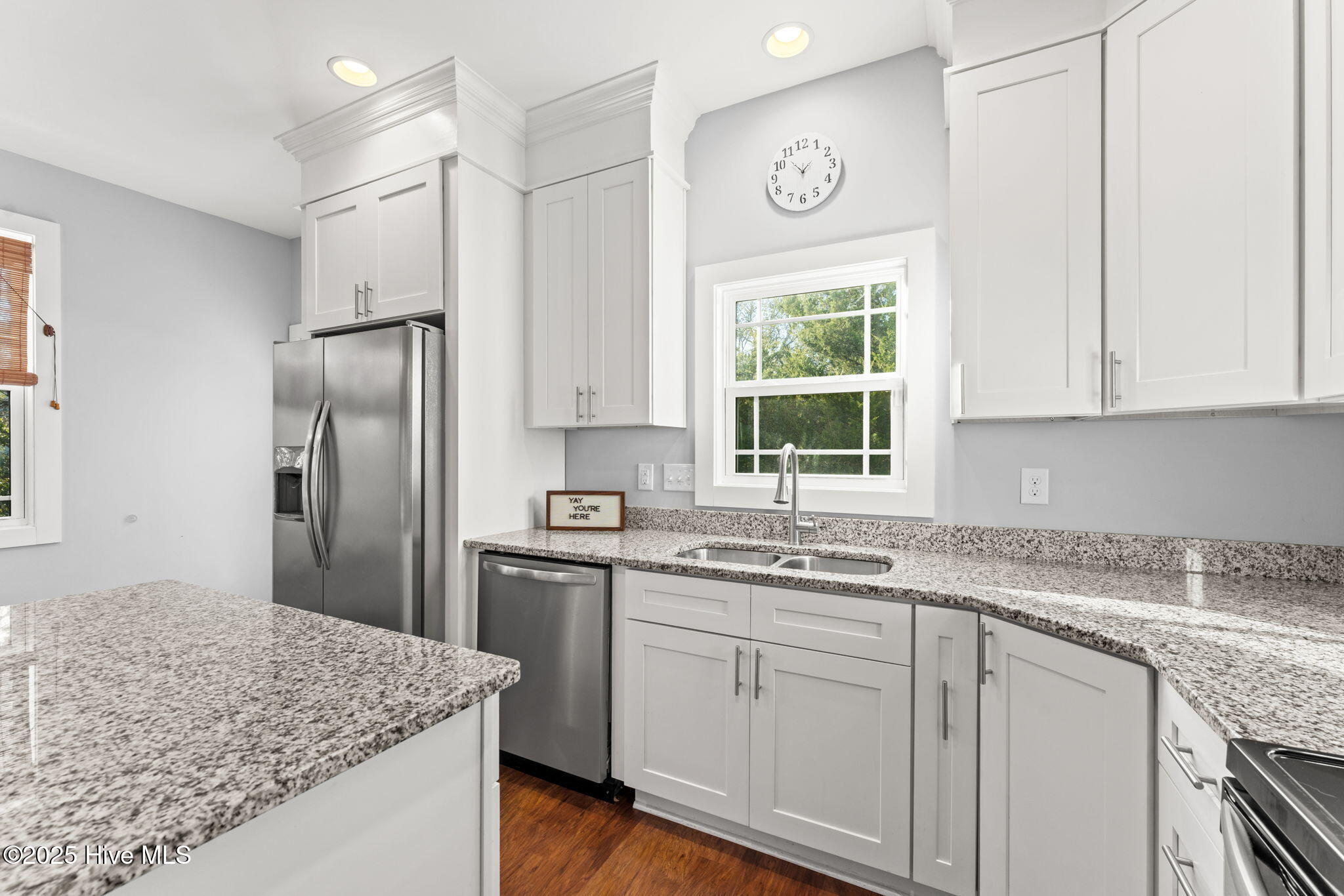 100545093 | Photo 14