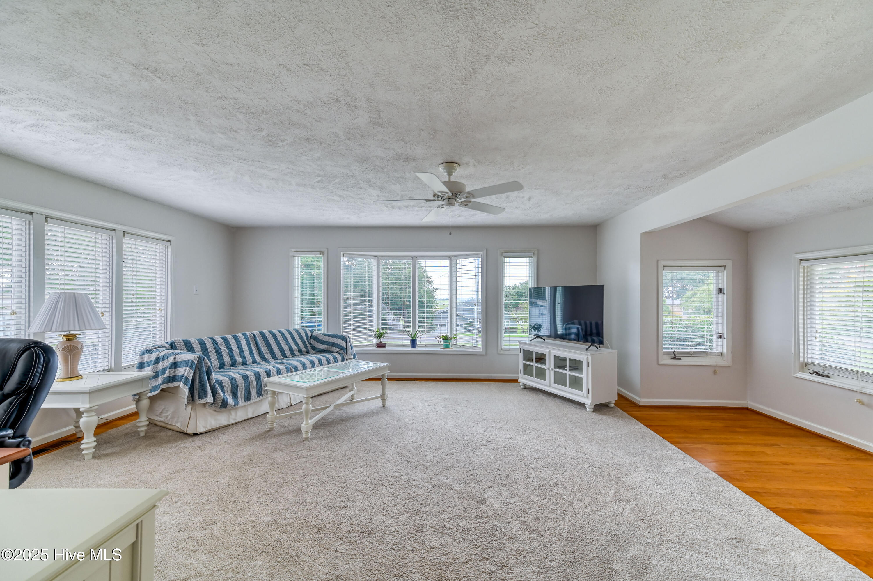 100522870 | Photo 10