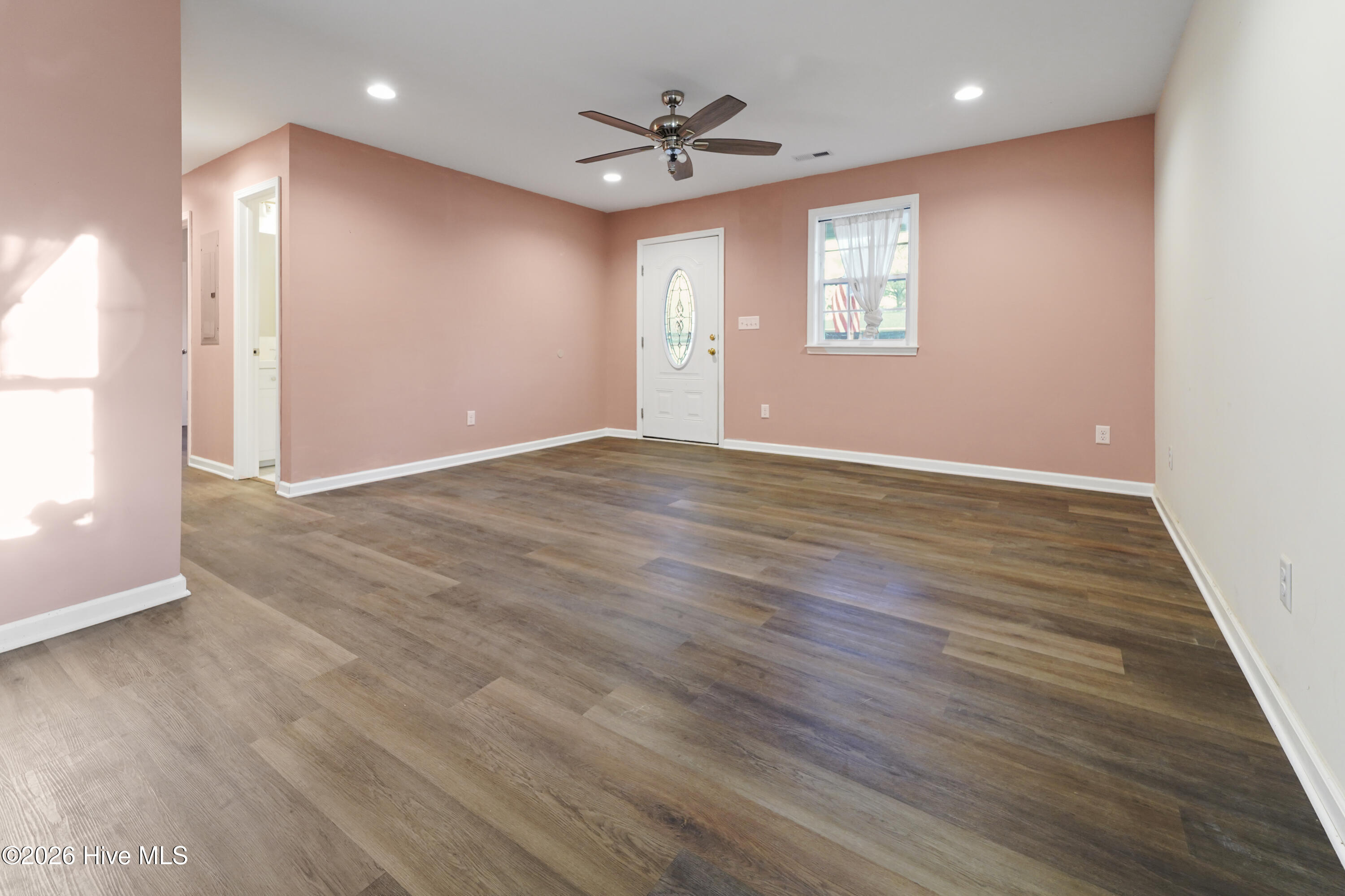 100548487 | Photo 58