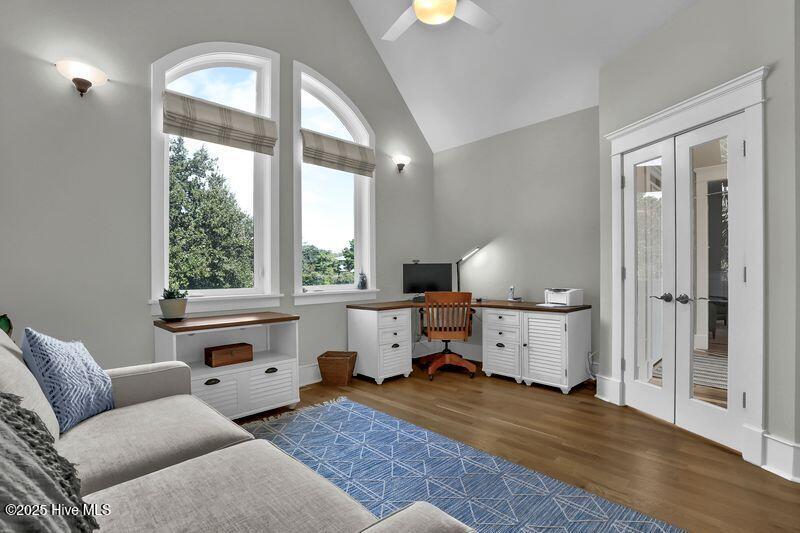 100533910 | Photo 14