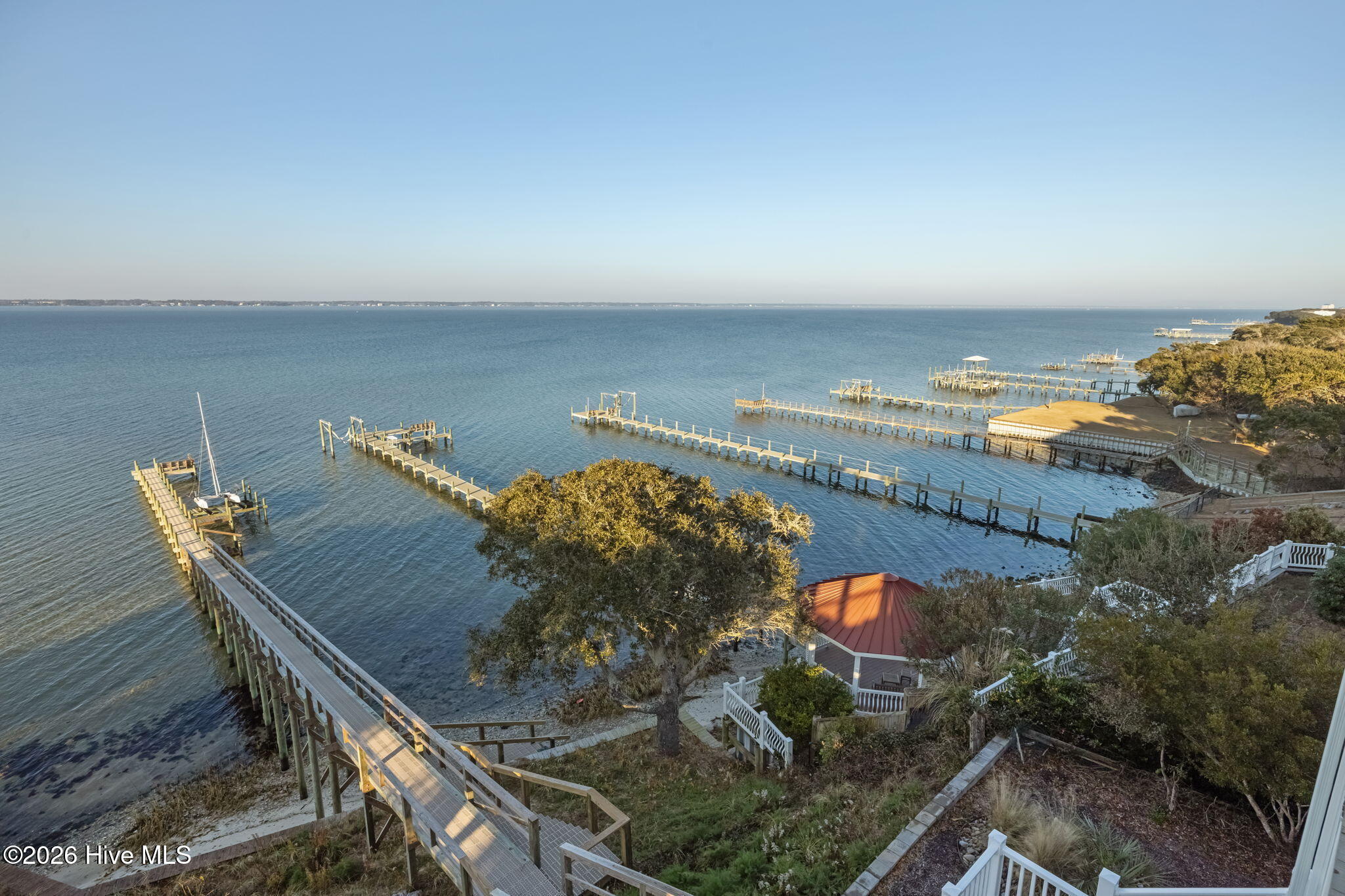 100551365 | Photo 39