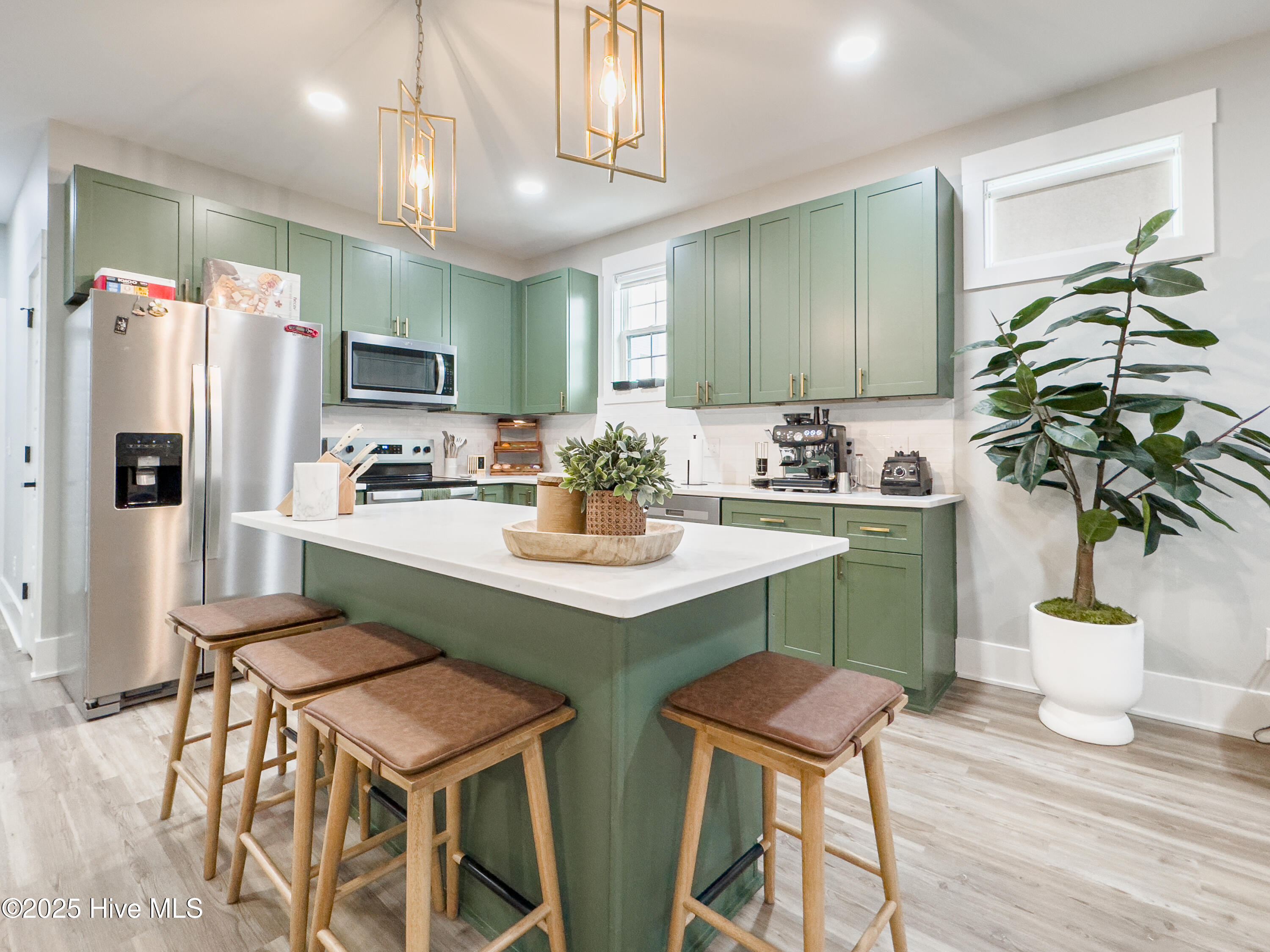 100537870 | Photo 30