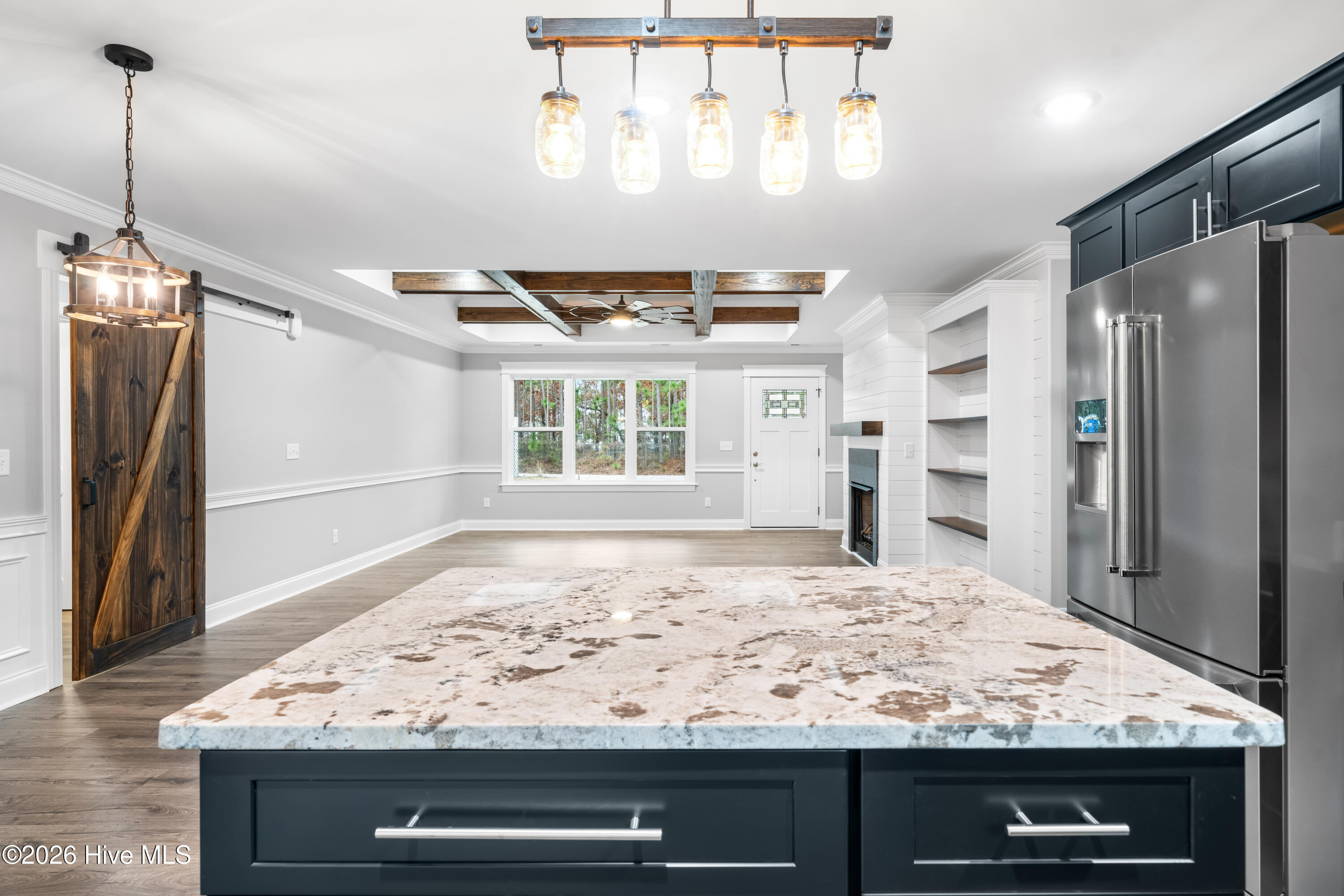 100563983 | Photo 16