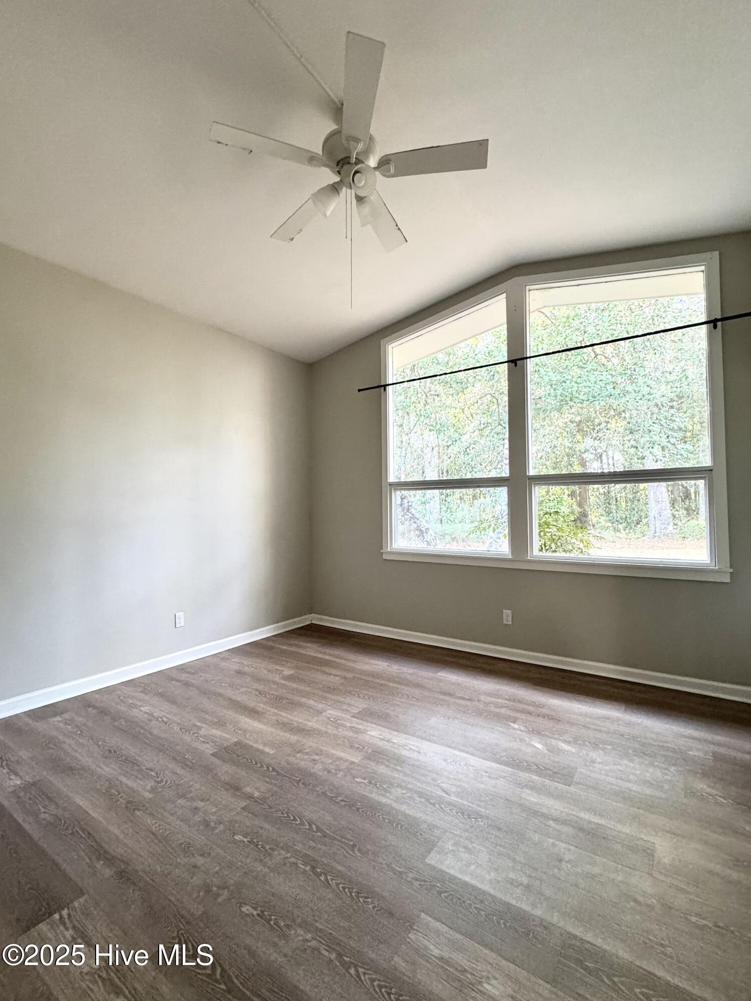 100544831 | Photo 16