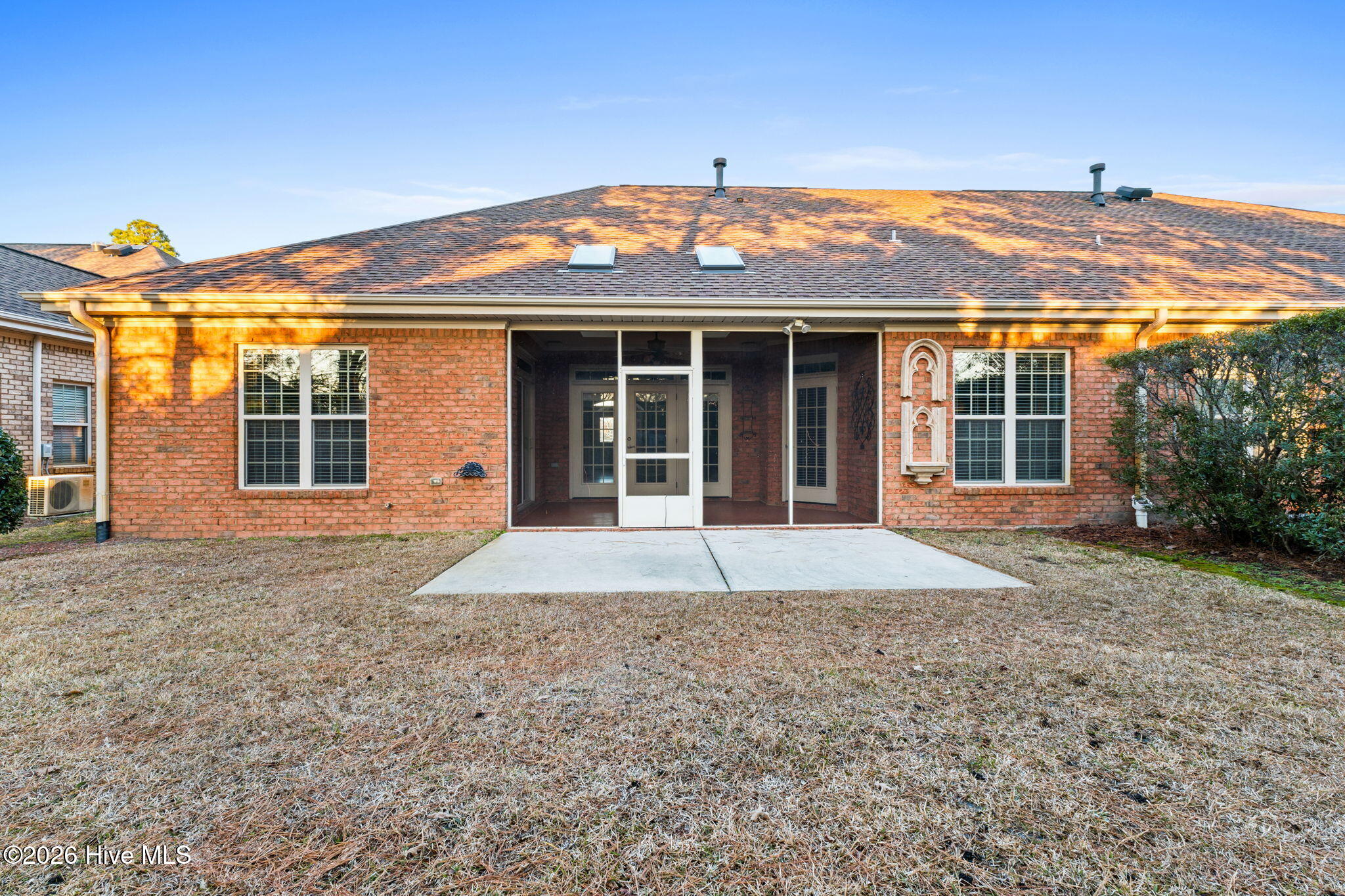 100547610 | Photo 33