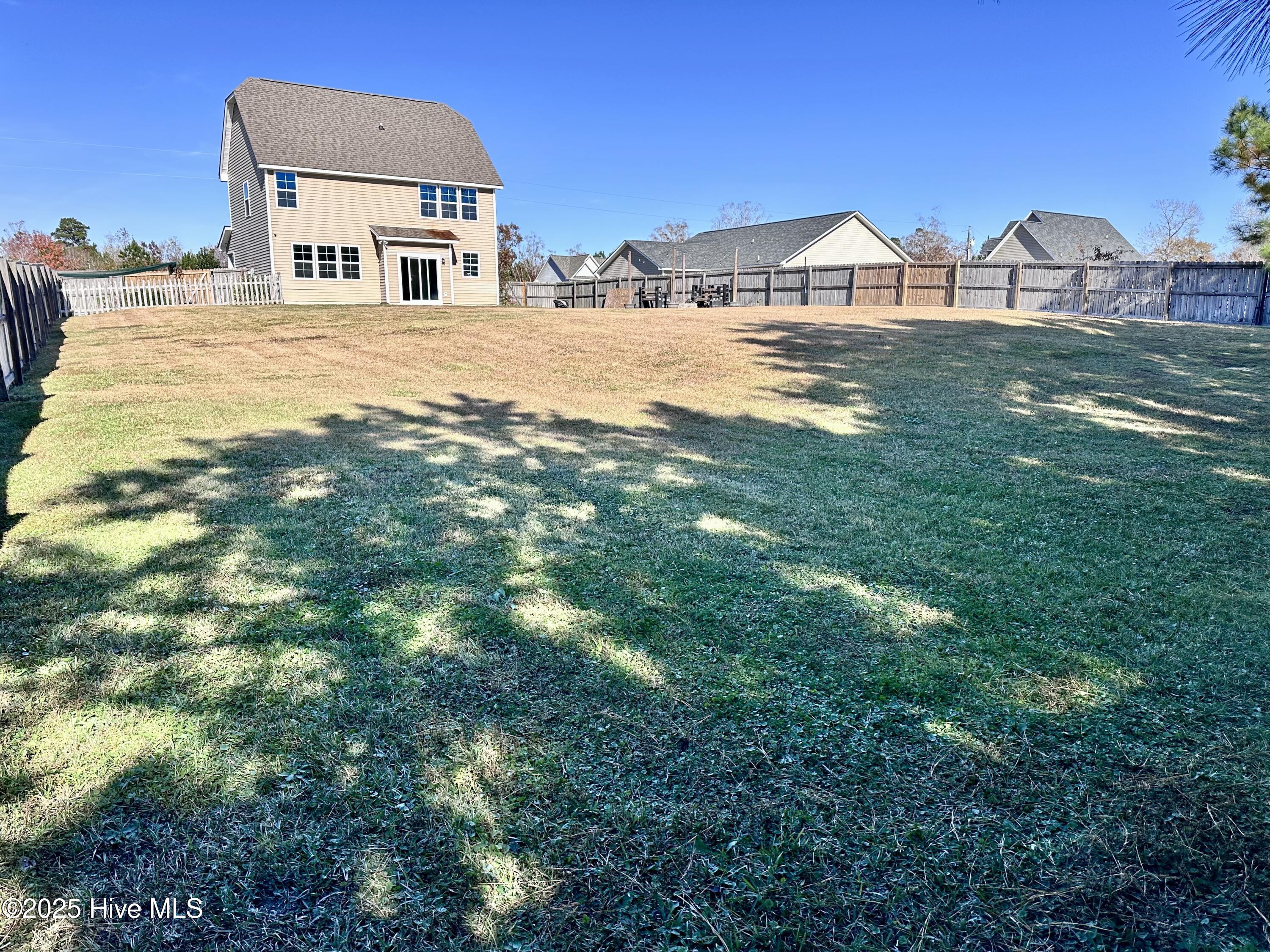 100542600 | Photo 35