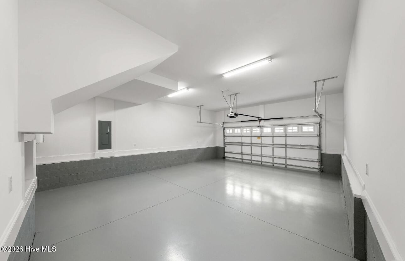 100556989 | Photo 33