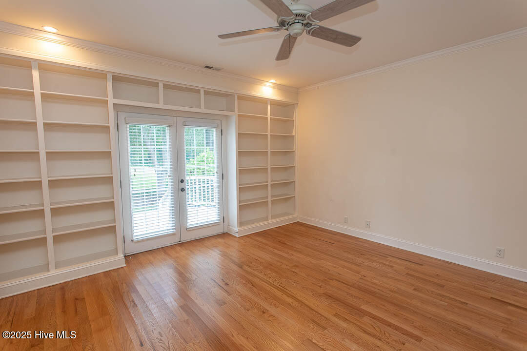 100526043 | Photo 23