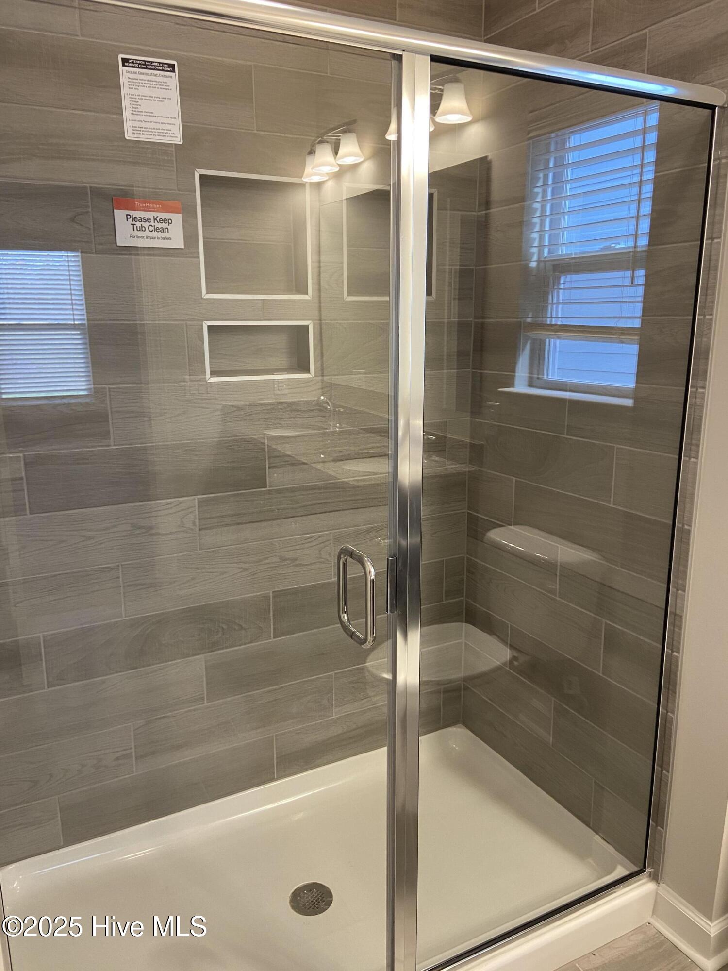 100544805 | Photo 15