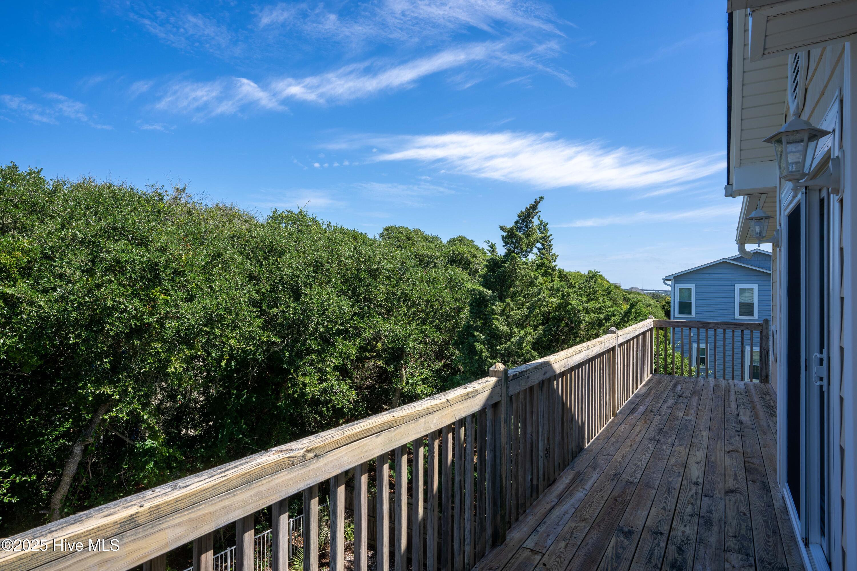 100524182 | Photo 12