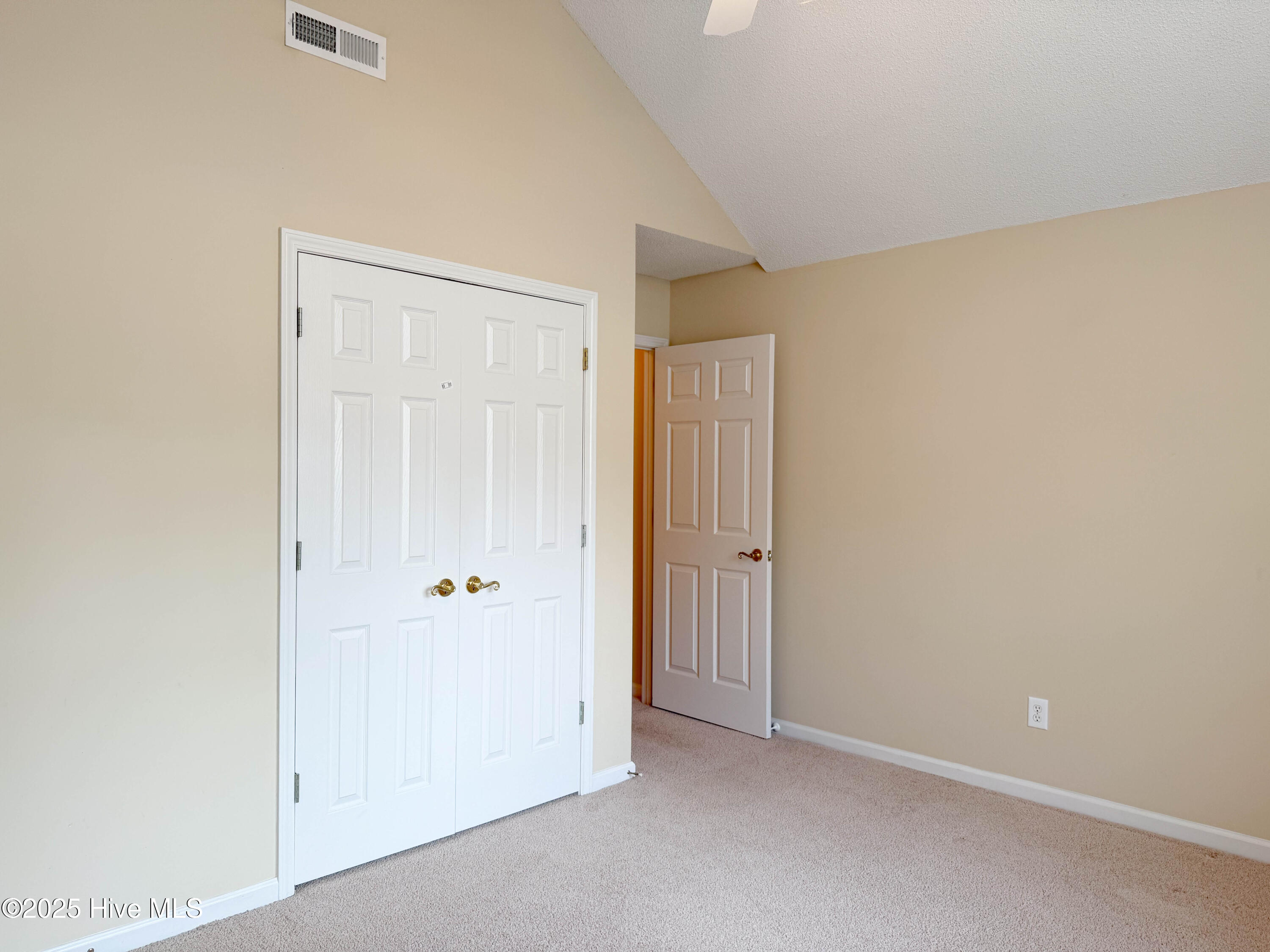 100542356 | Photo 26