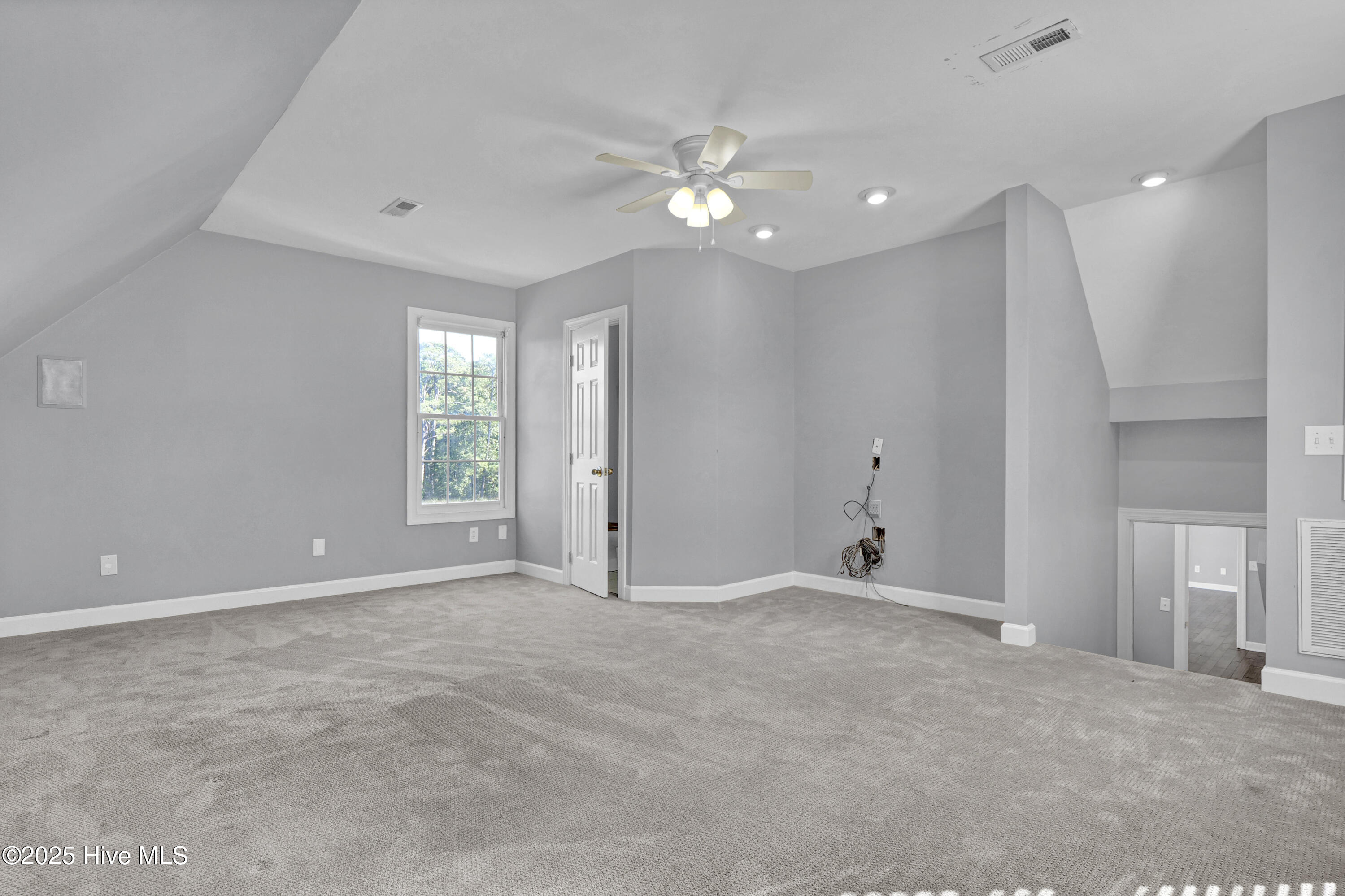 100535458 | Photo 23