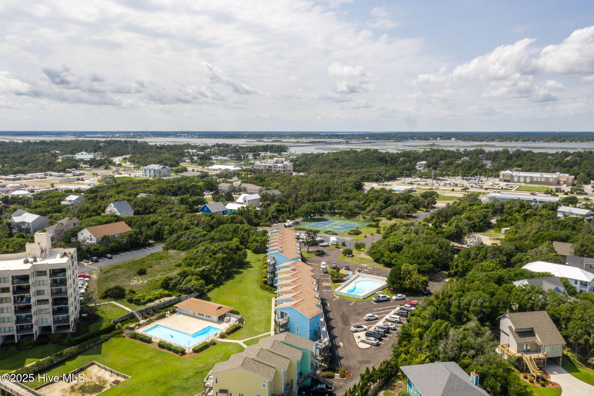 100527145 | Photo 22