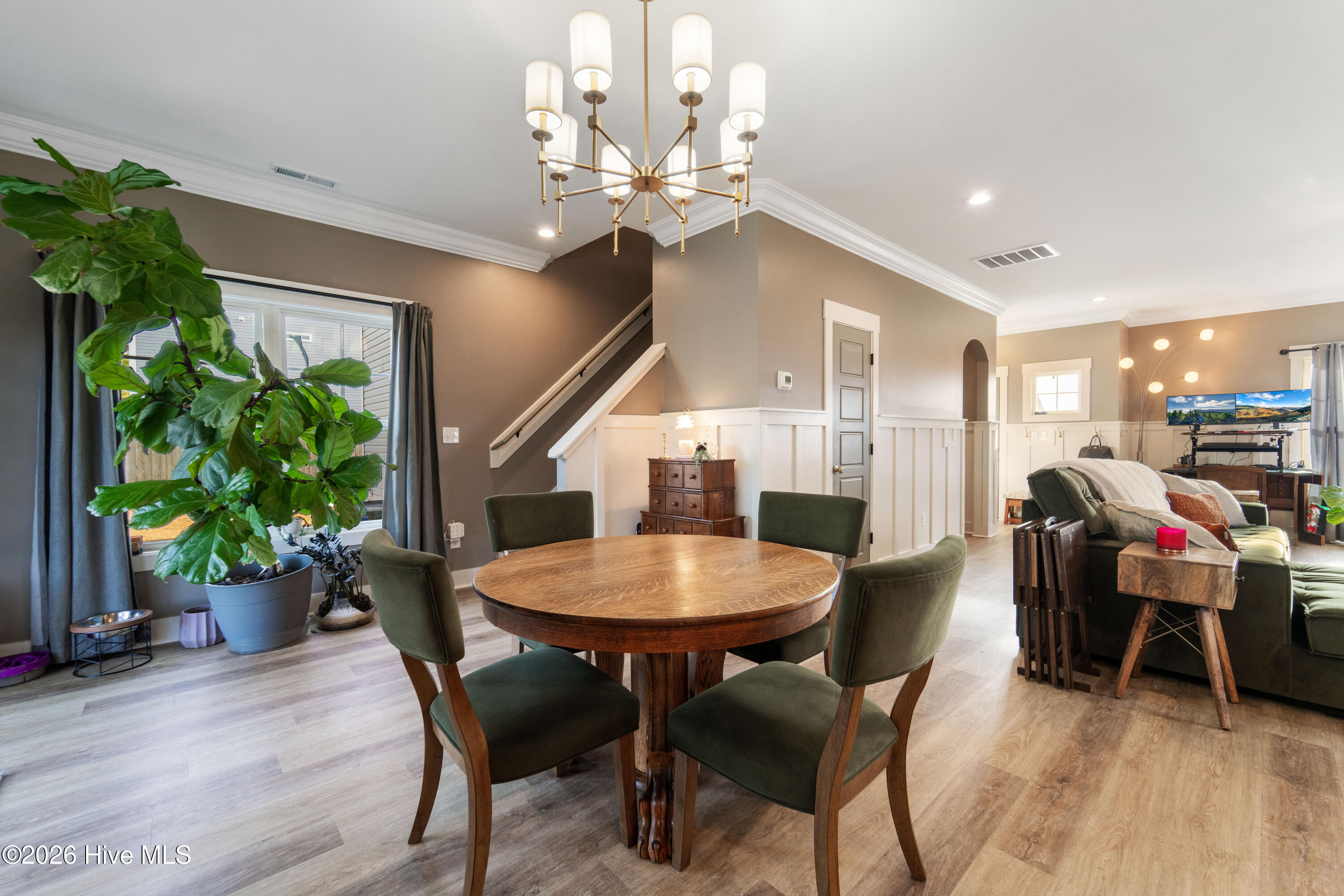 100549687 | Photo 26