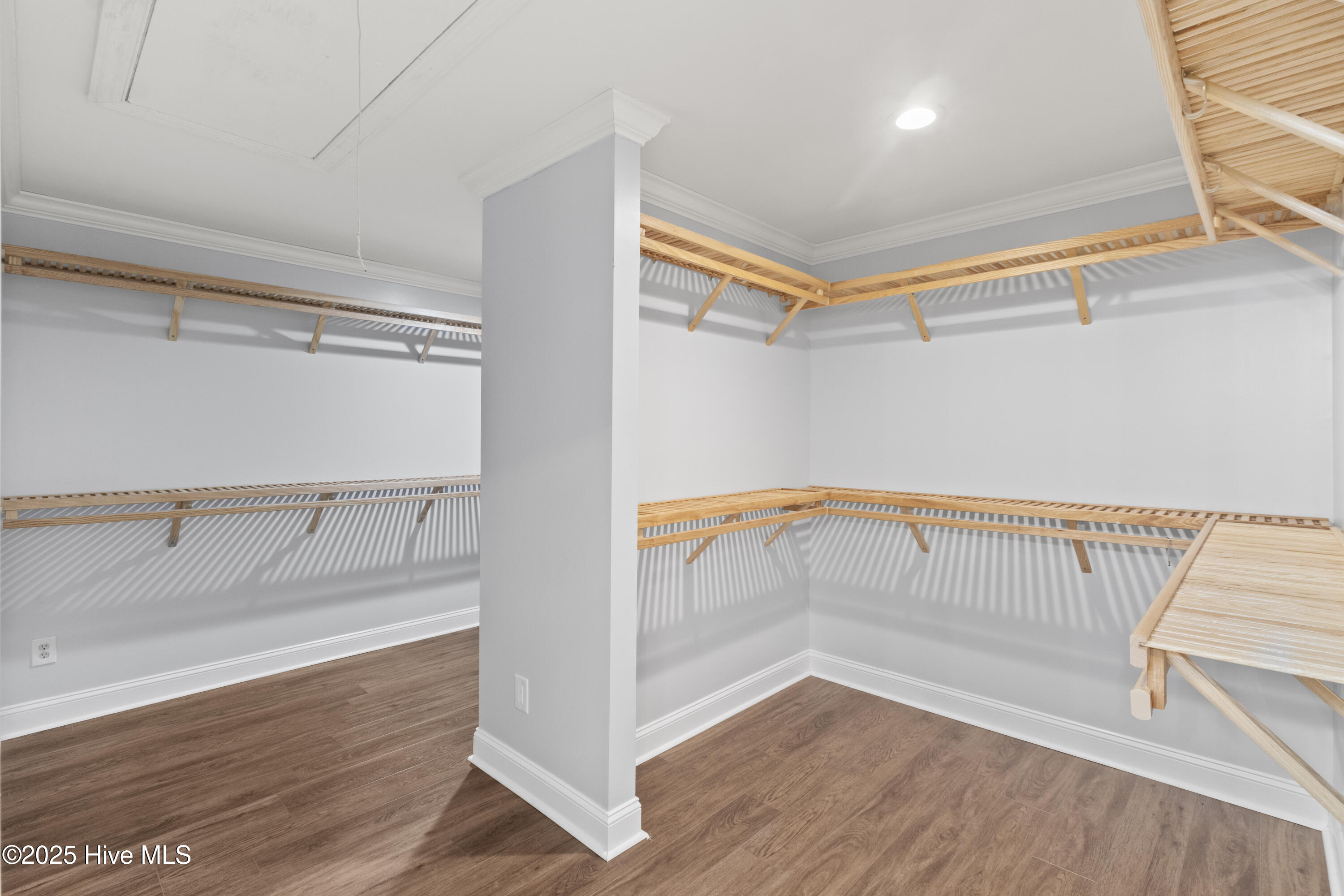 100503584 | Photo 52