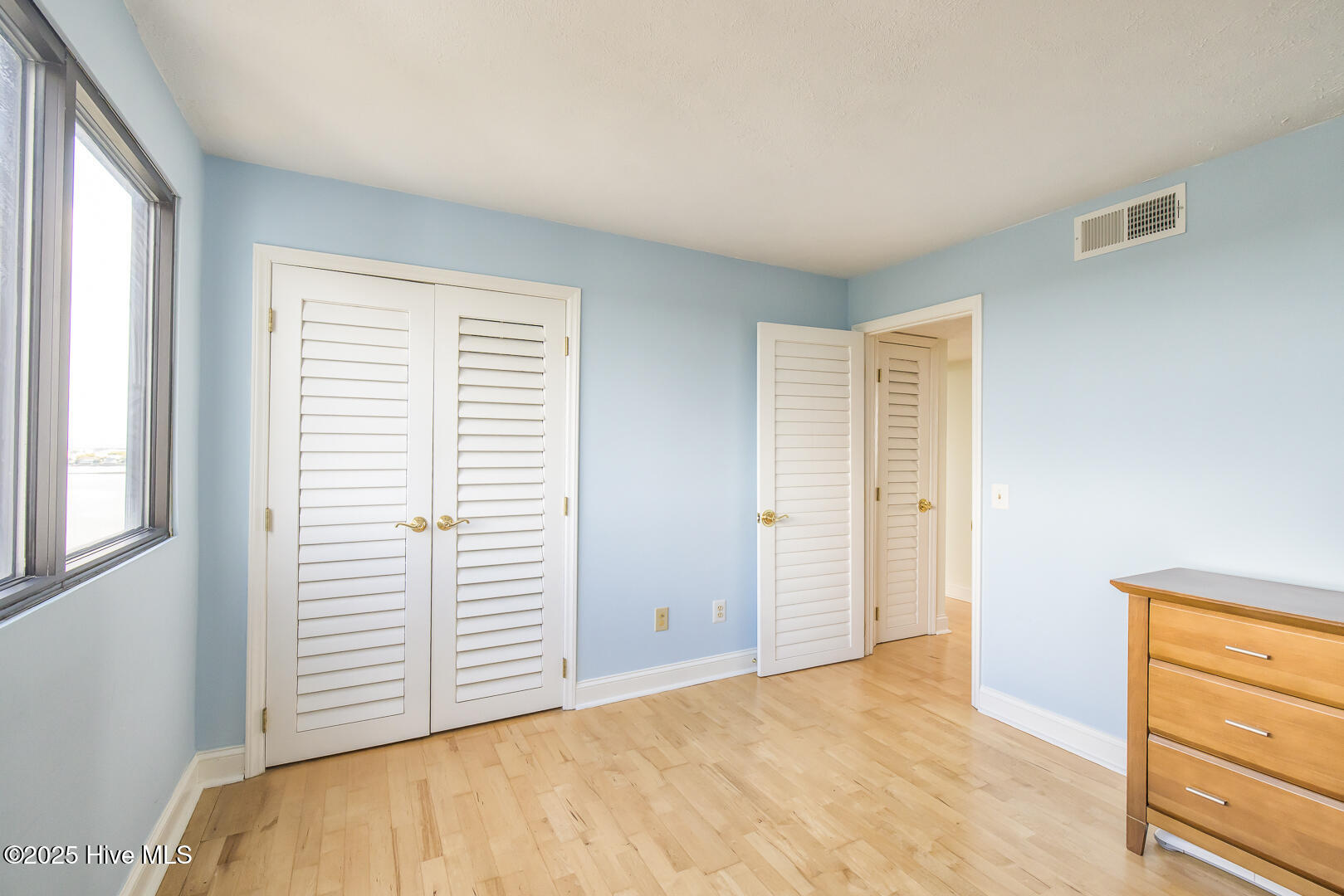 100567097 | Photo 25