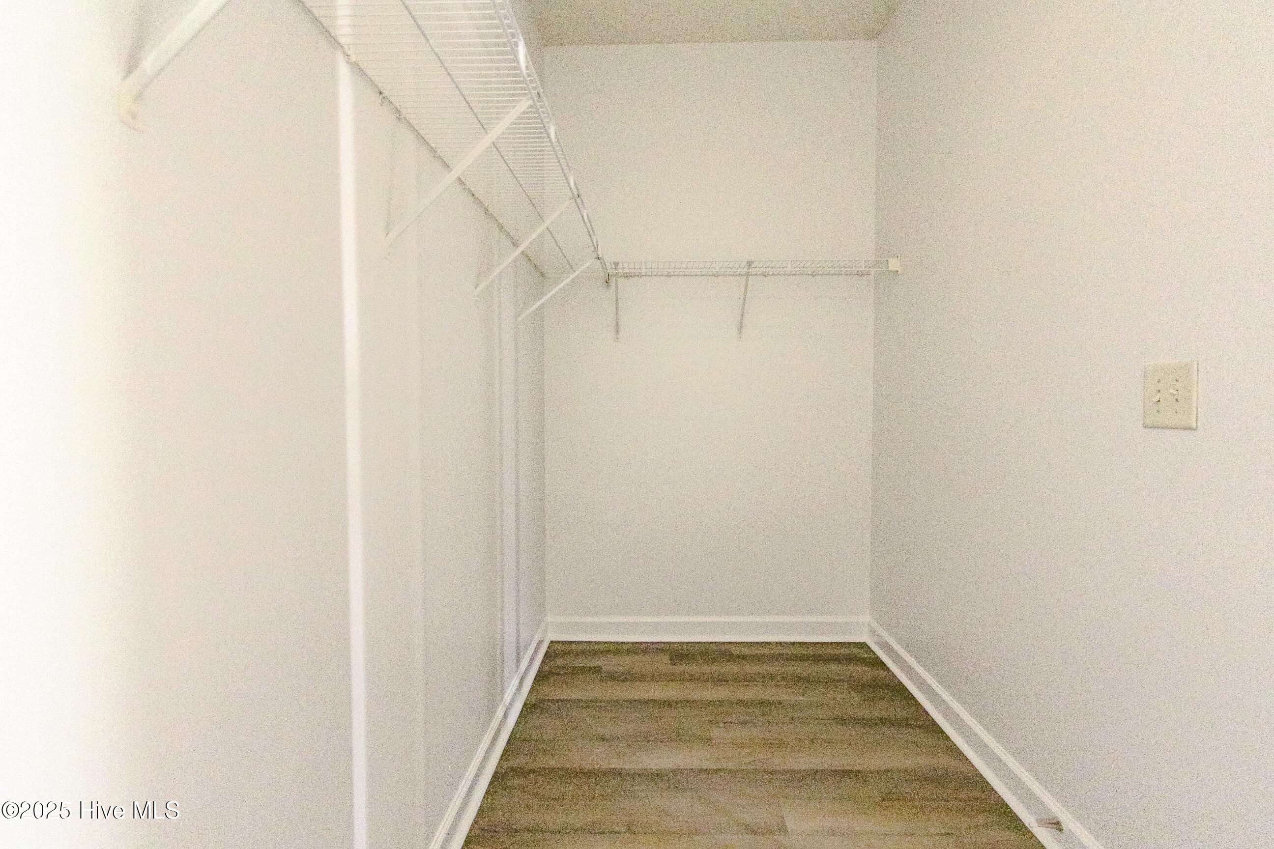 100543130 | Photo 12