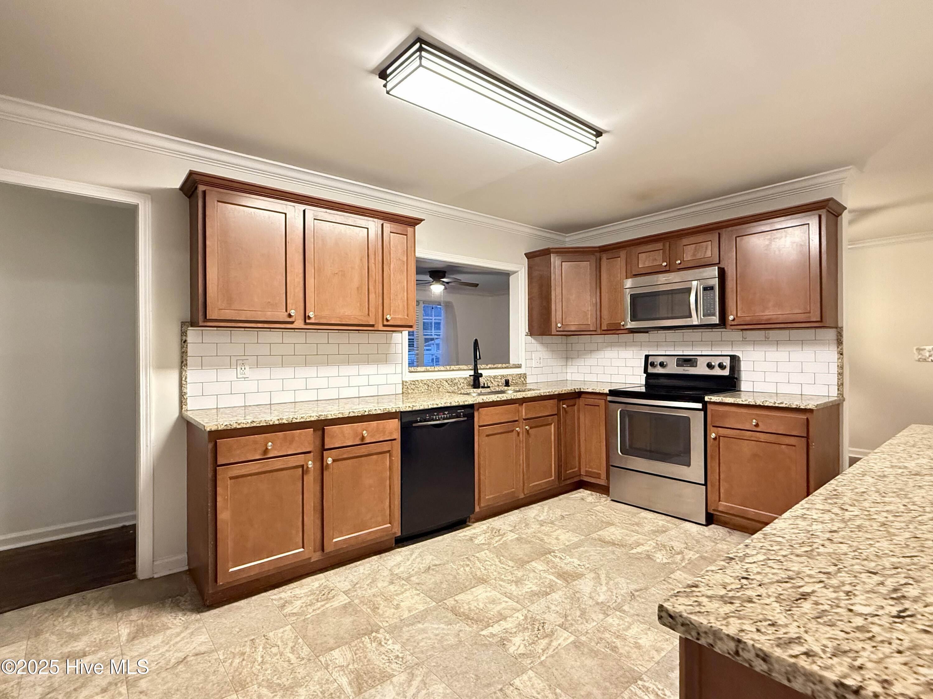 100537874 | Photo 12