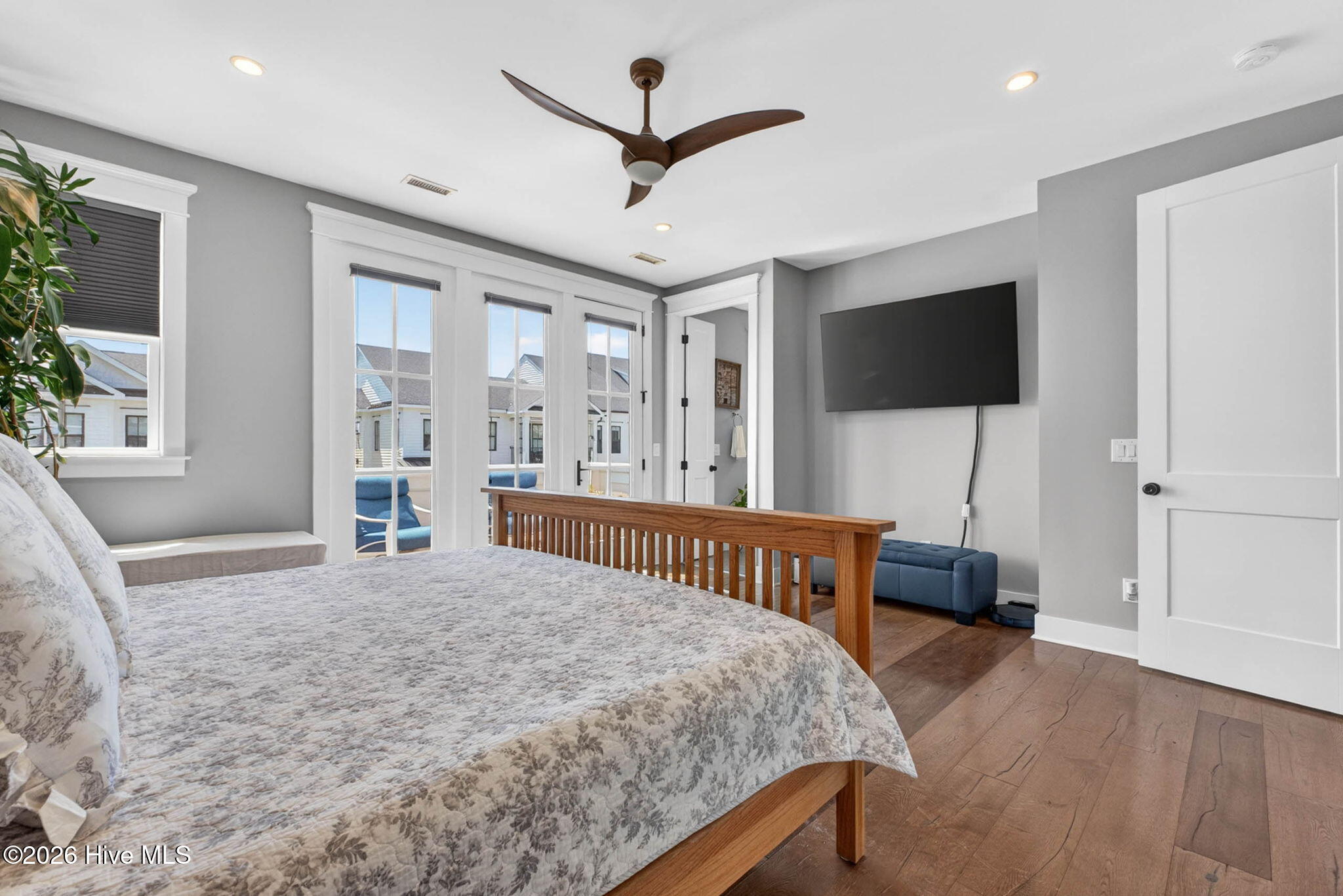 100569048 | Photo 19