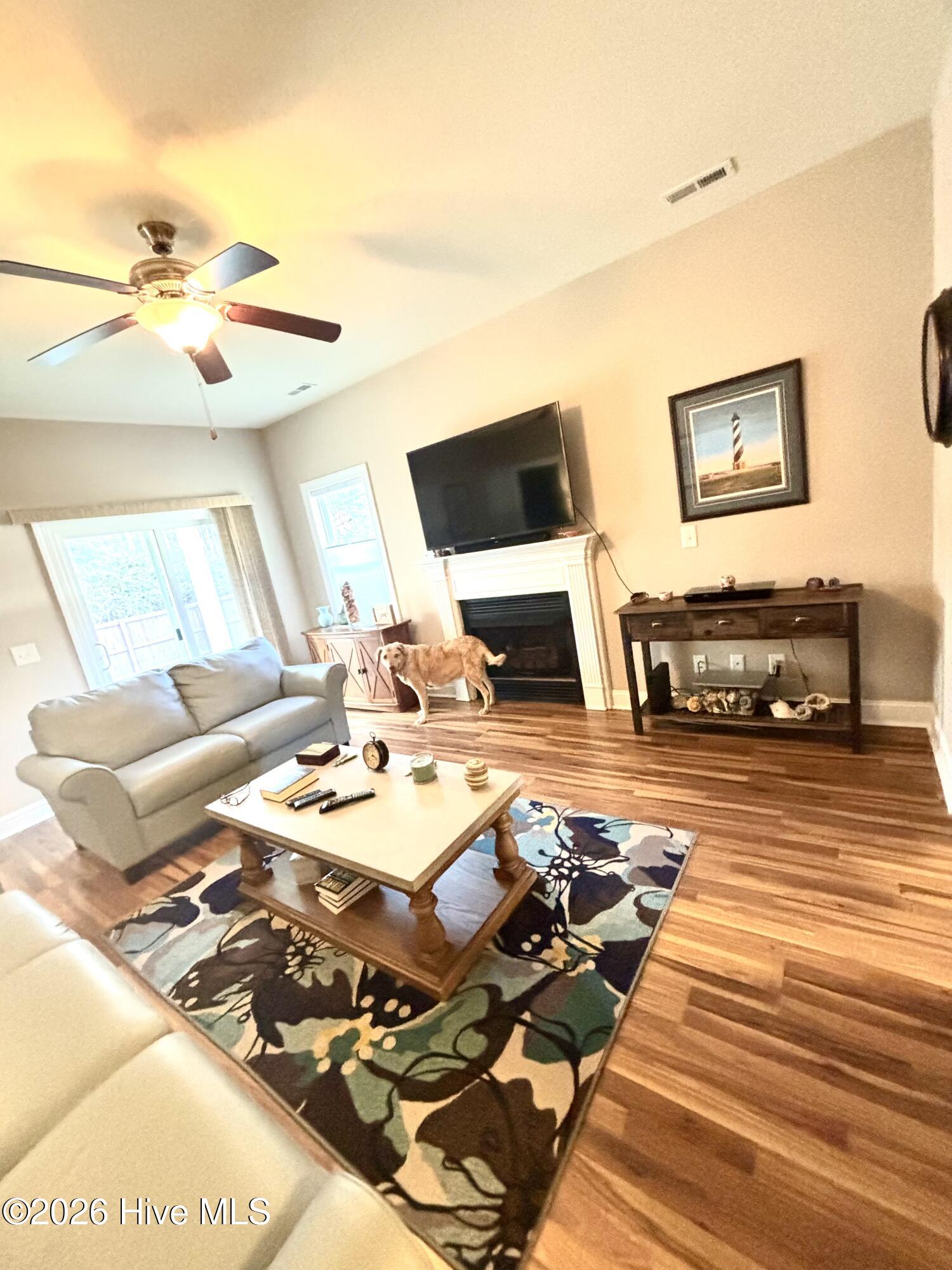 100559423 | Photo 25