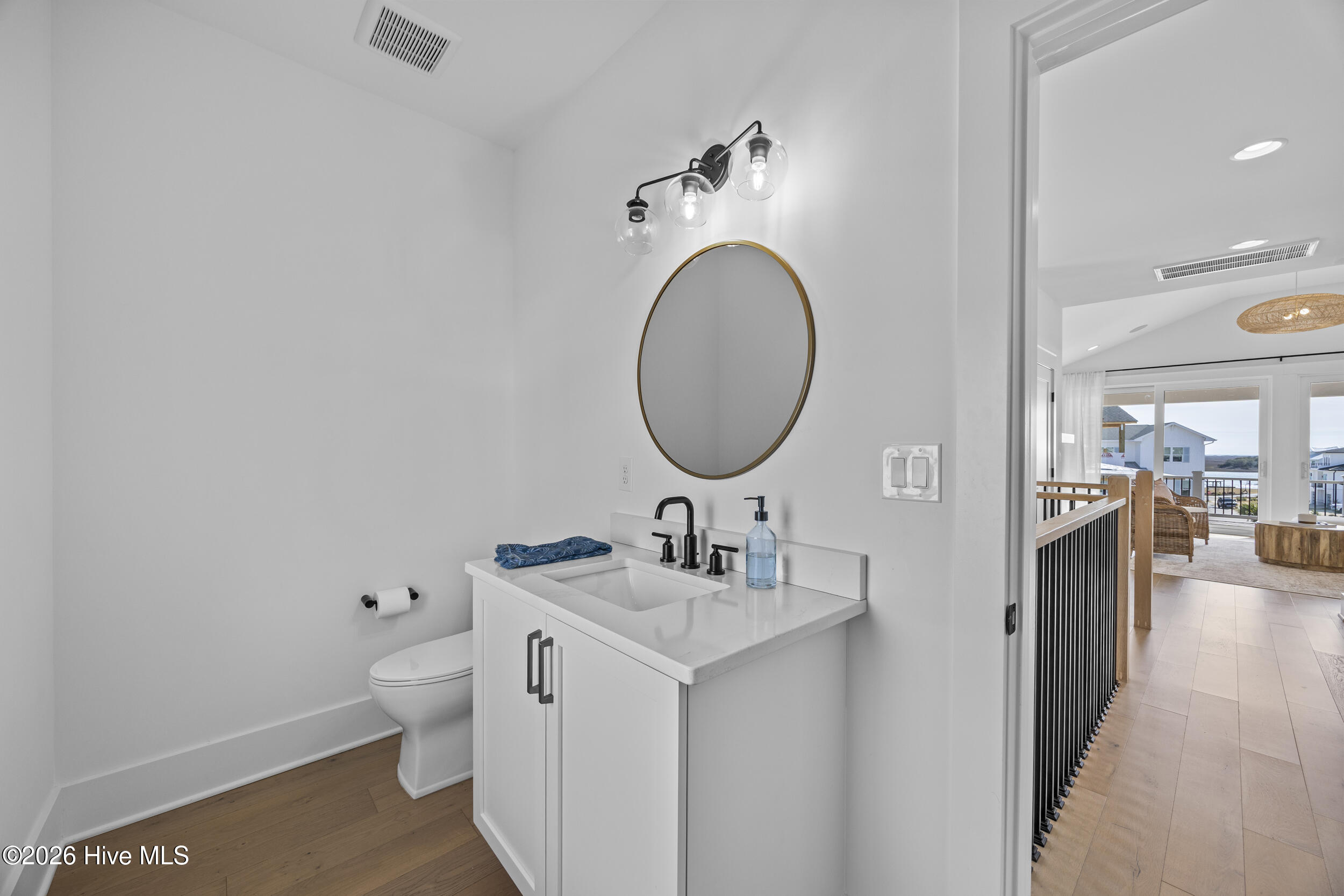 100551268 | Photo 32