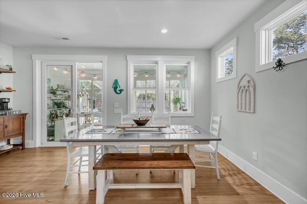 100561584 | Photo 12