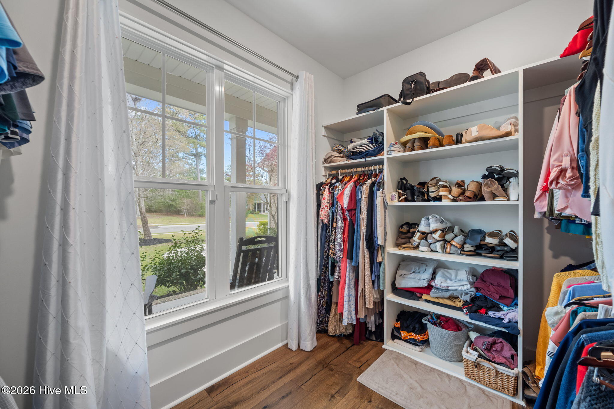 100562487 | Photo 31