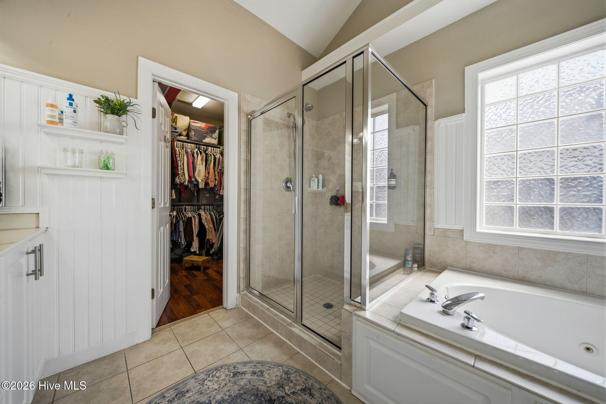 100561515 | Photo 65