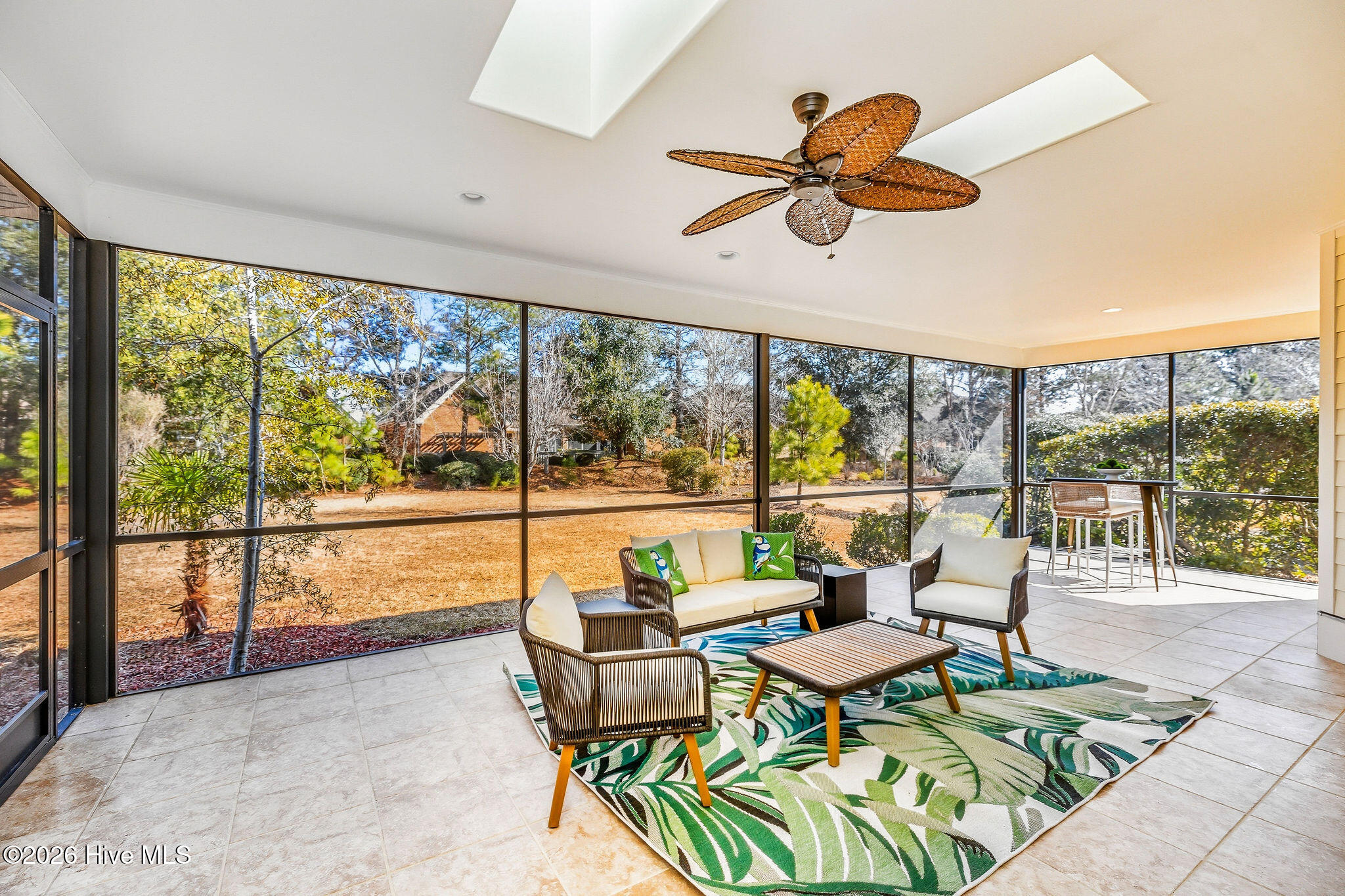 100553978 | Photo 38