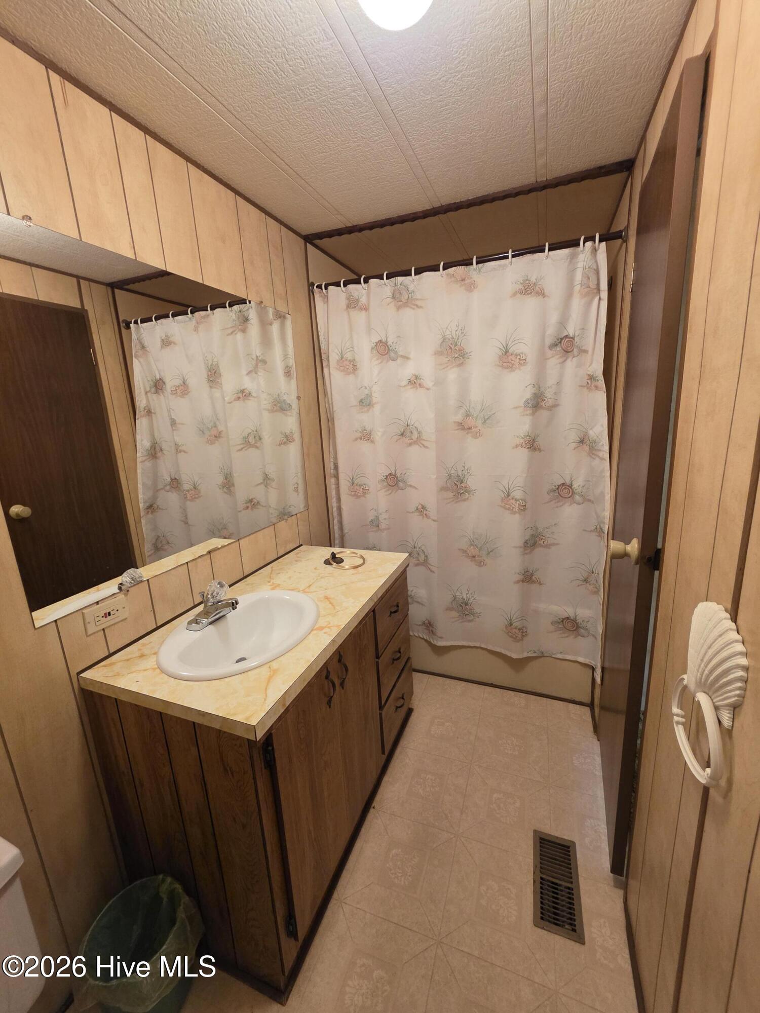 100552859 | Photo 19