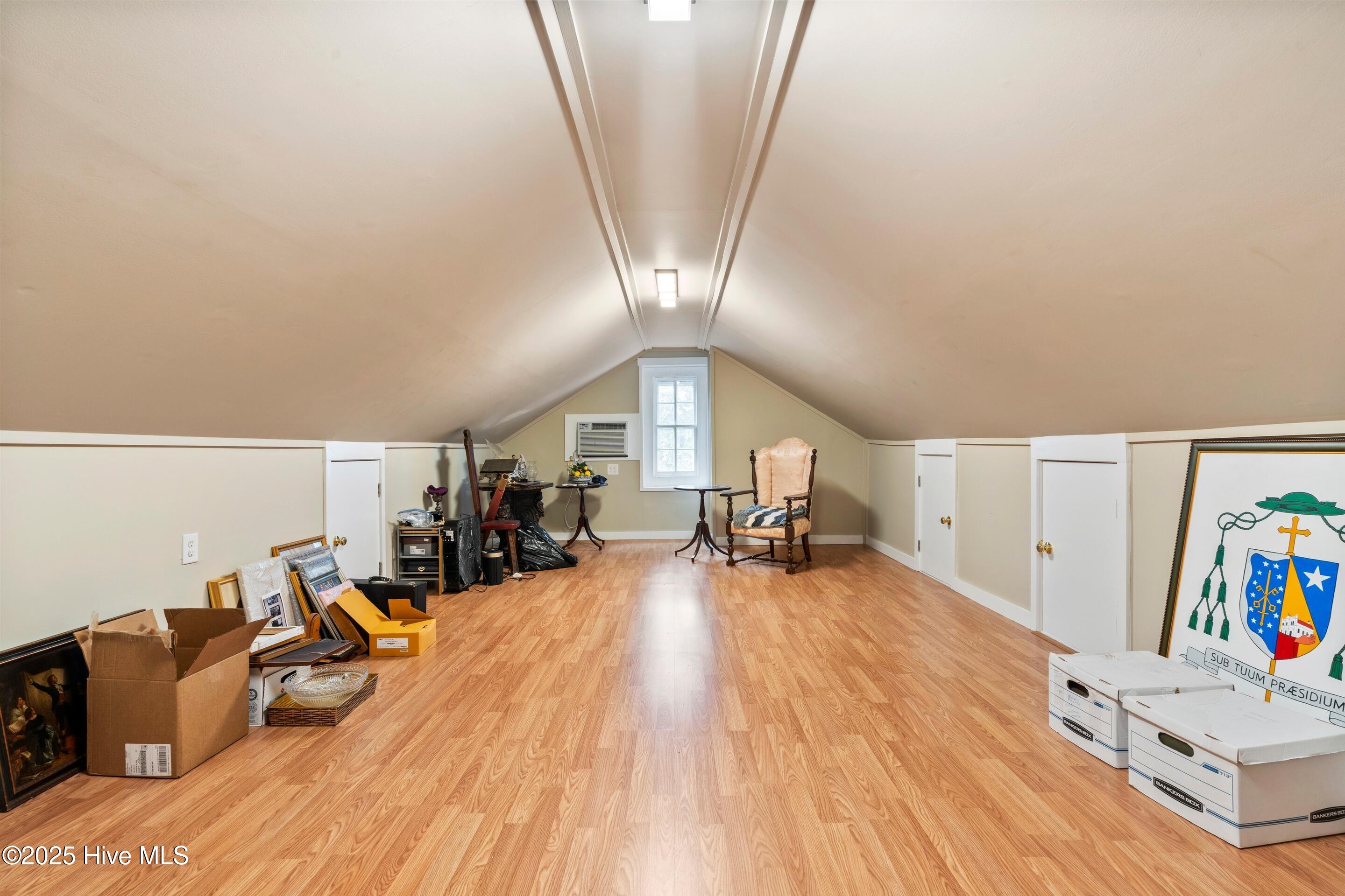 100553658 | Photo 57