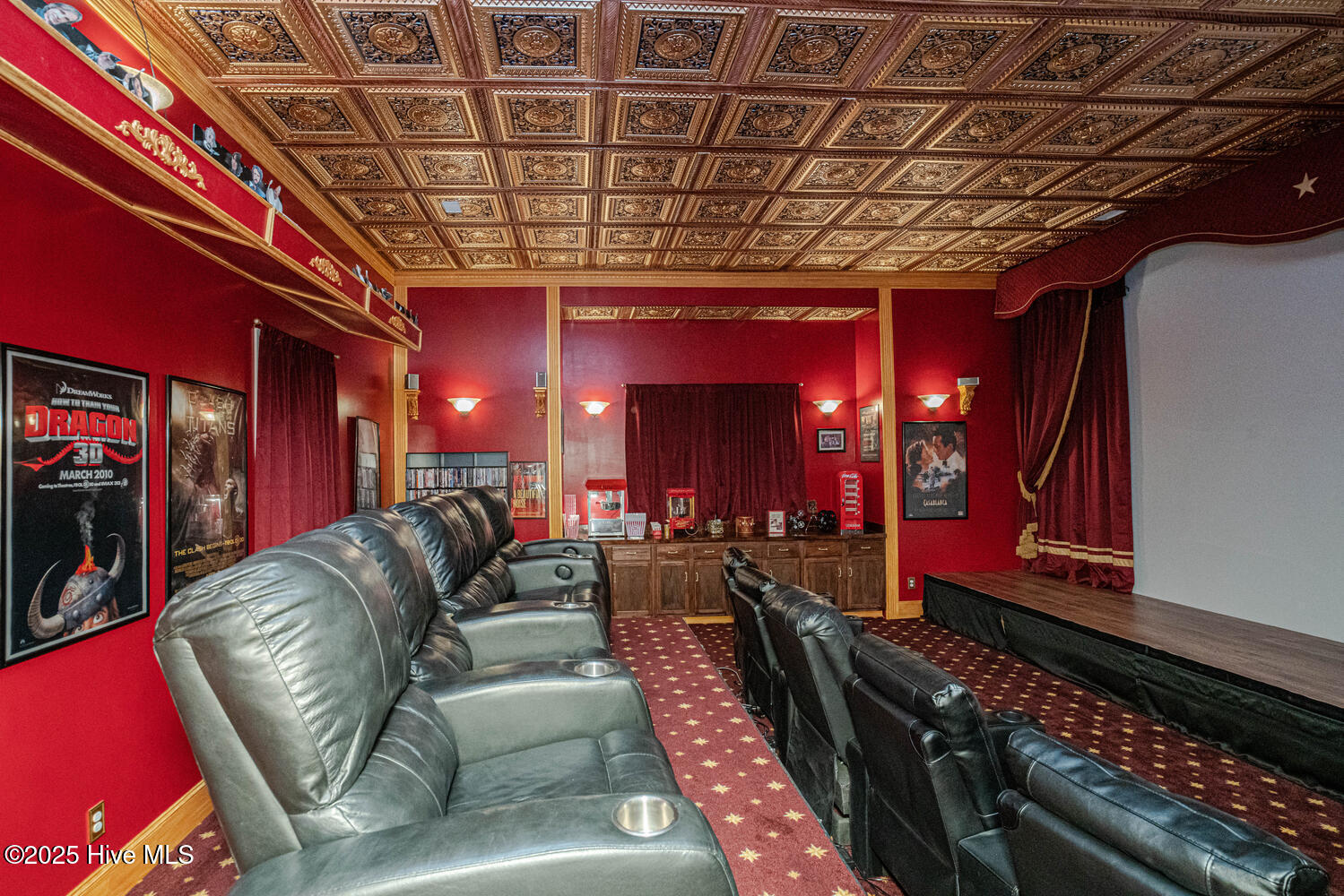 100534571 | Photo 63