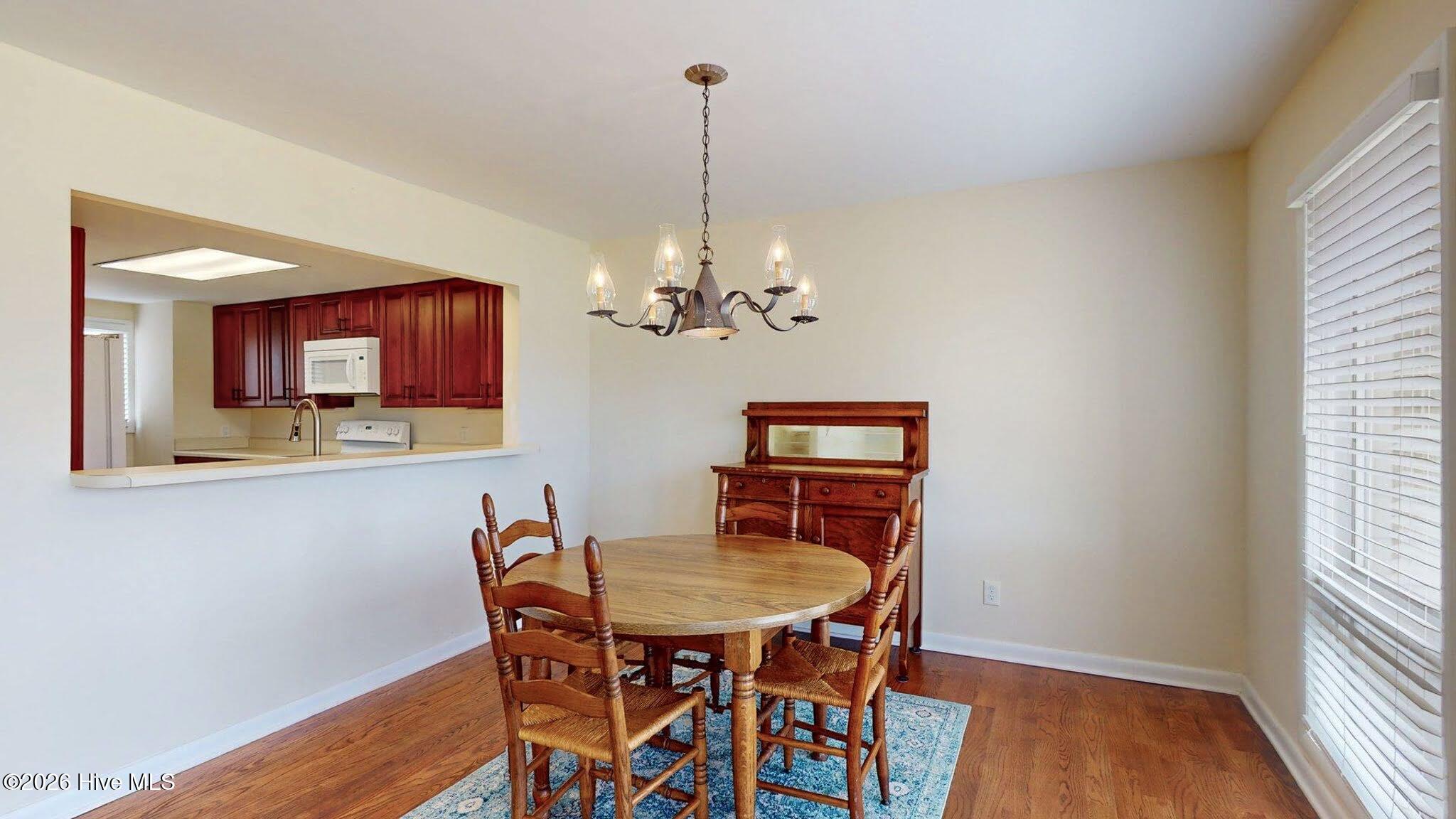 100561610 | Photo 17