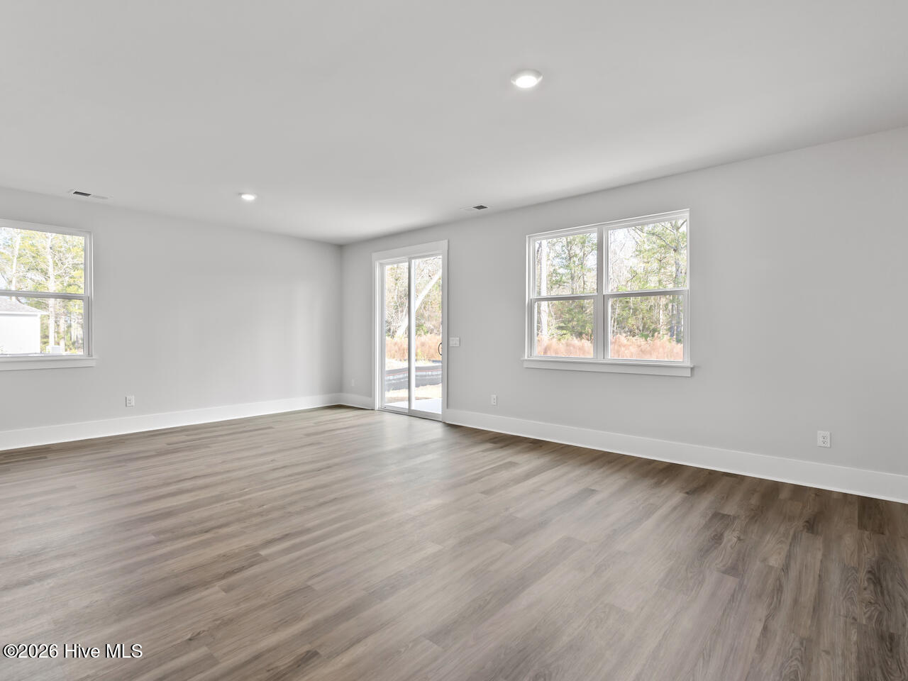 100557631 | Photo 13