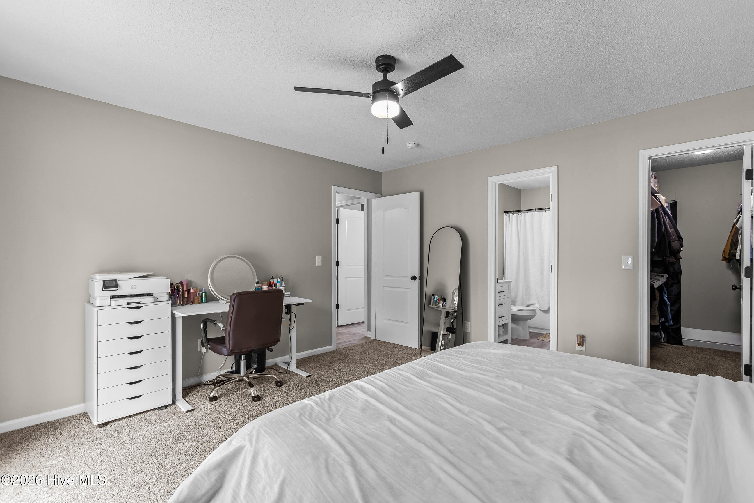 100557987 | Photo 15