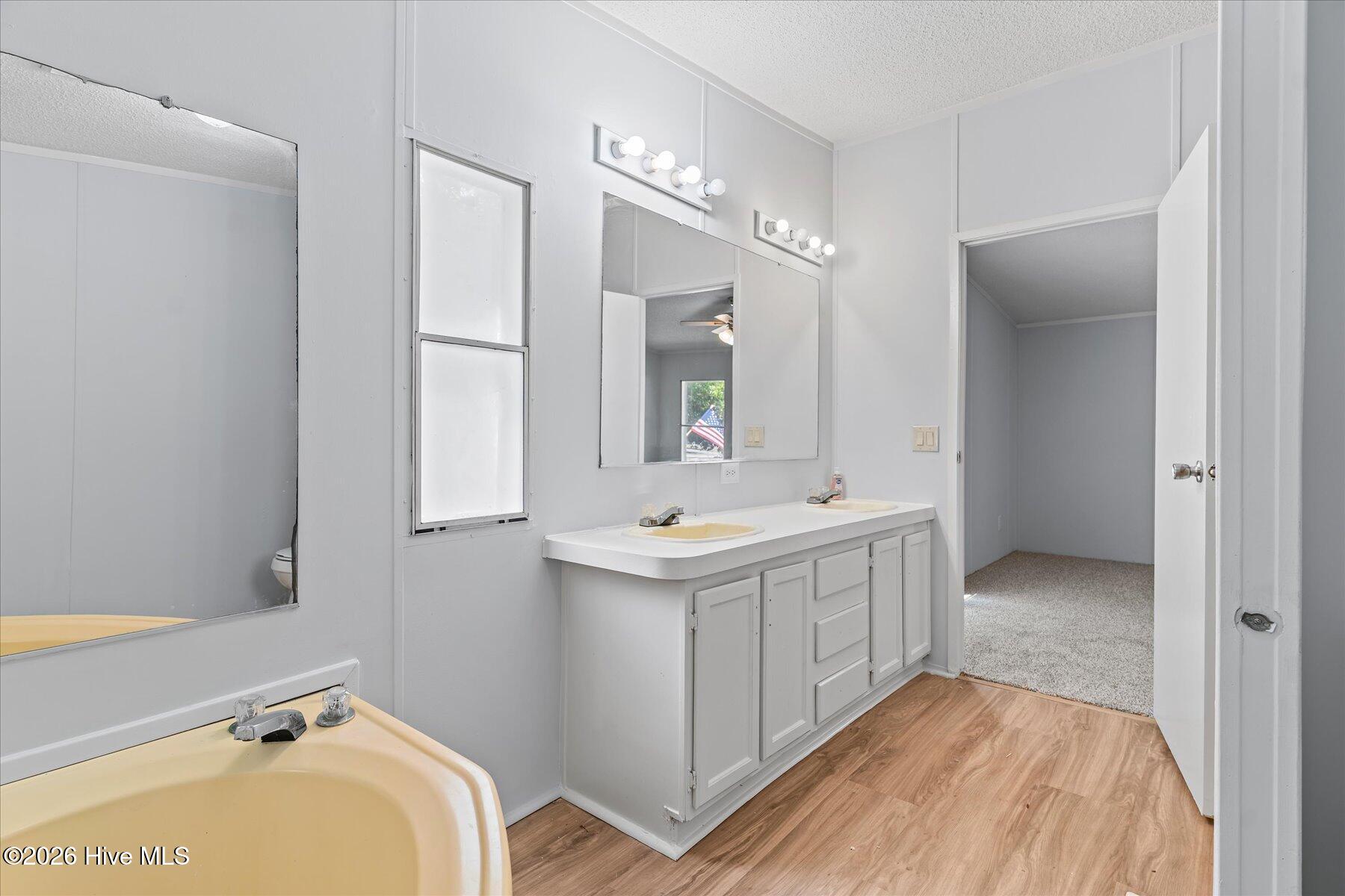 100567568 | Photo 28