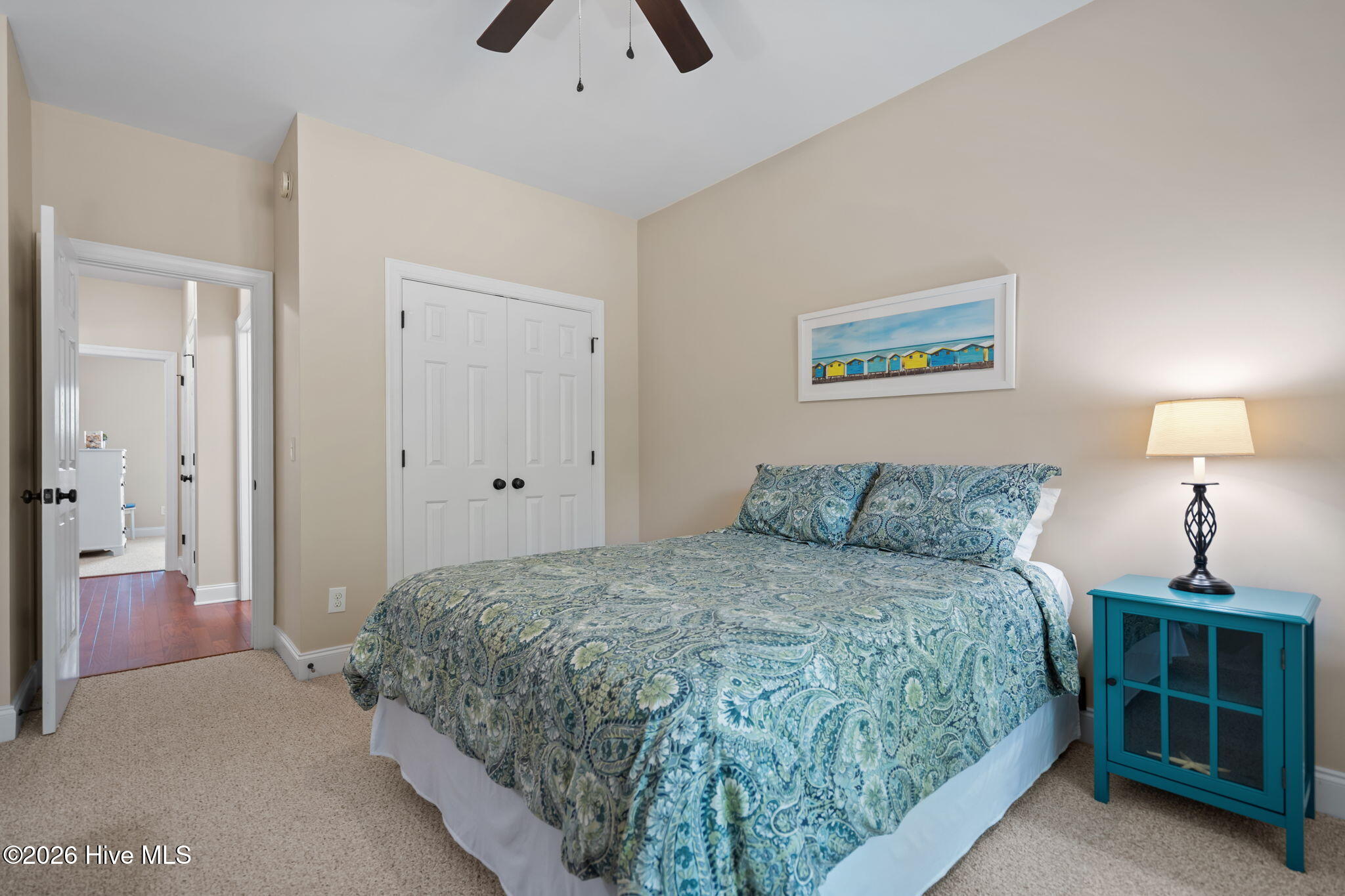 100568496 | Photo 35