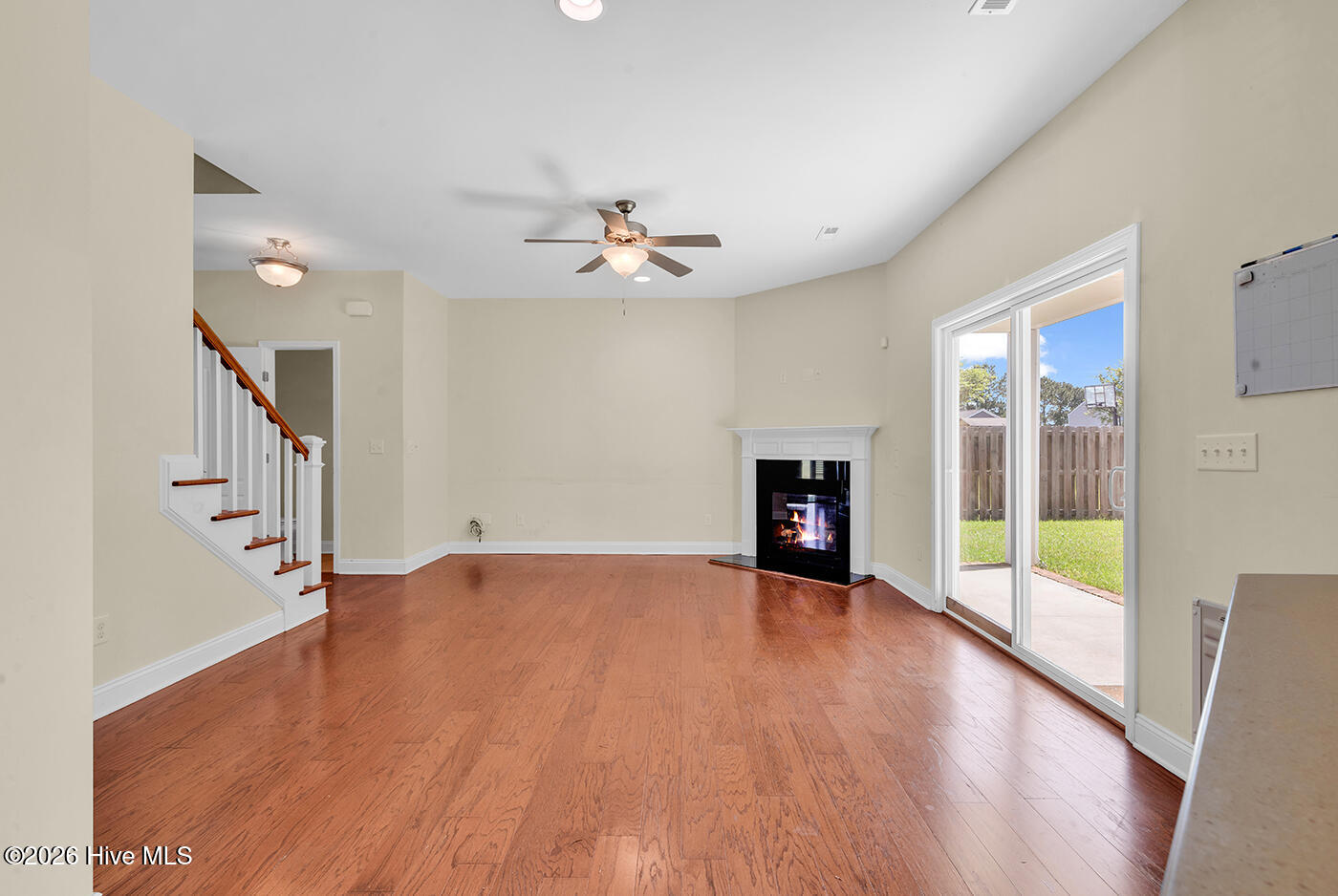 100566438 | Photo 23