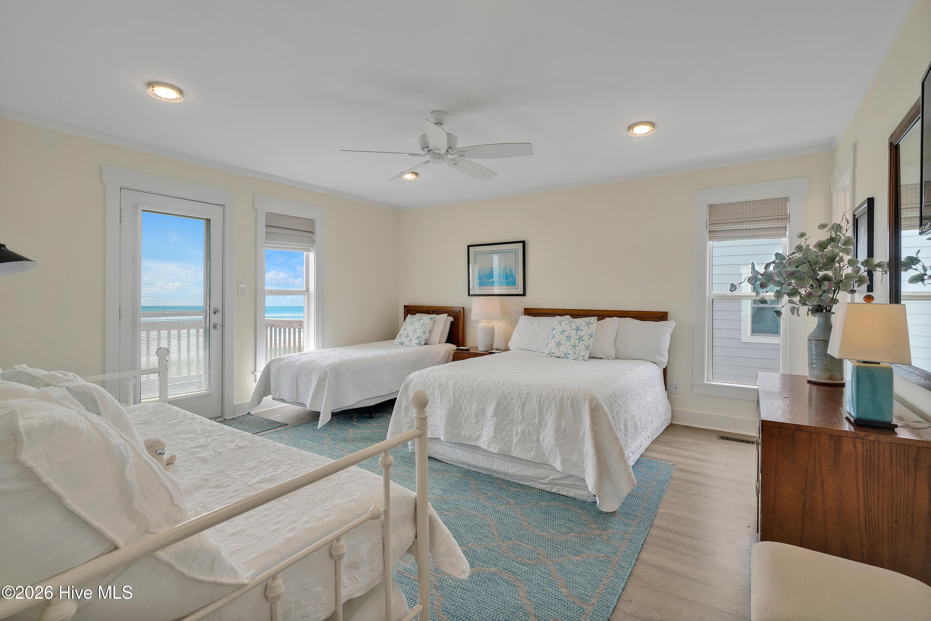 100554834 | Photo 15