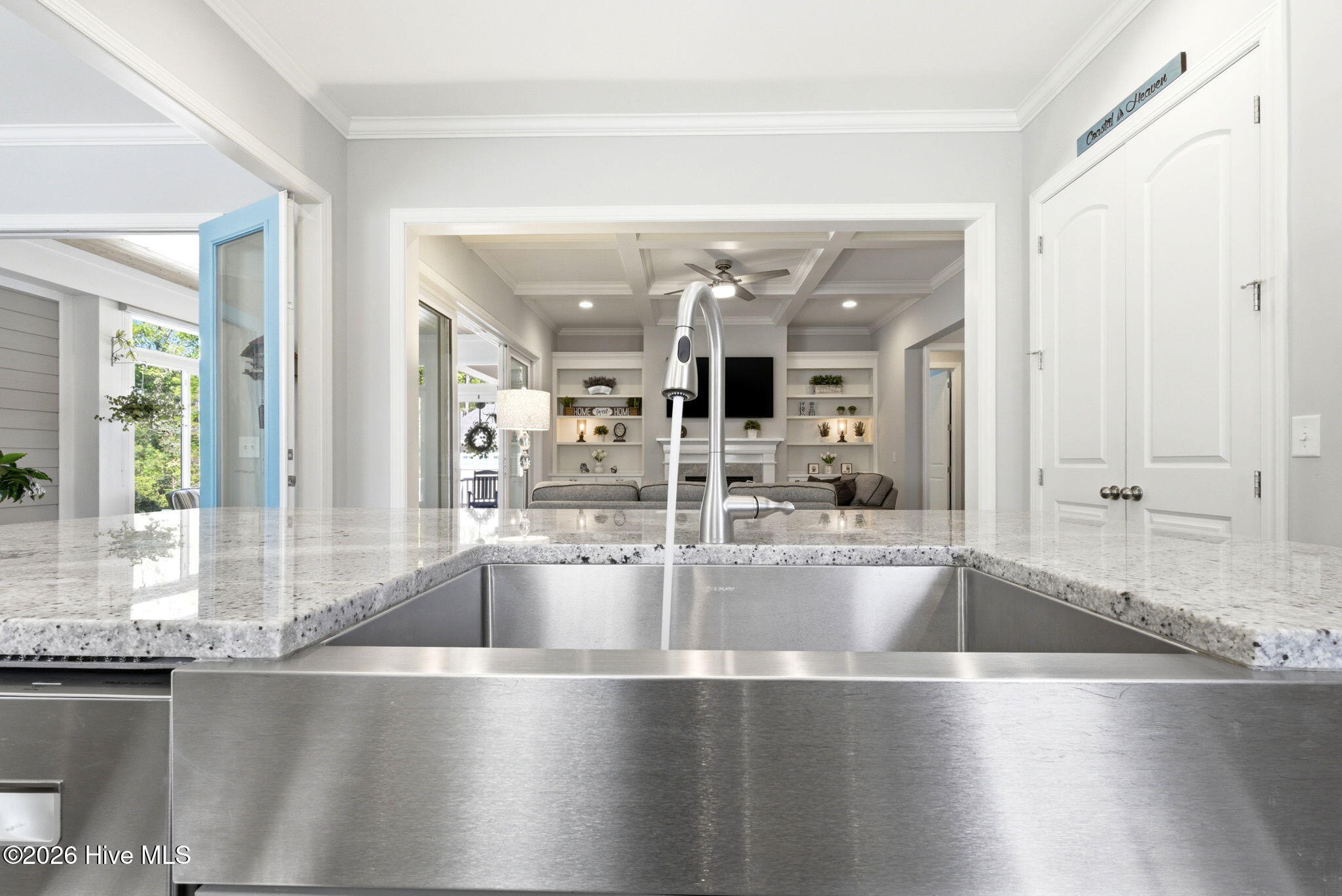 100566822 | Photo 14