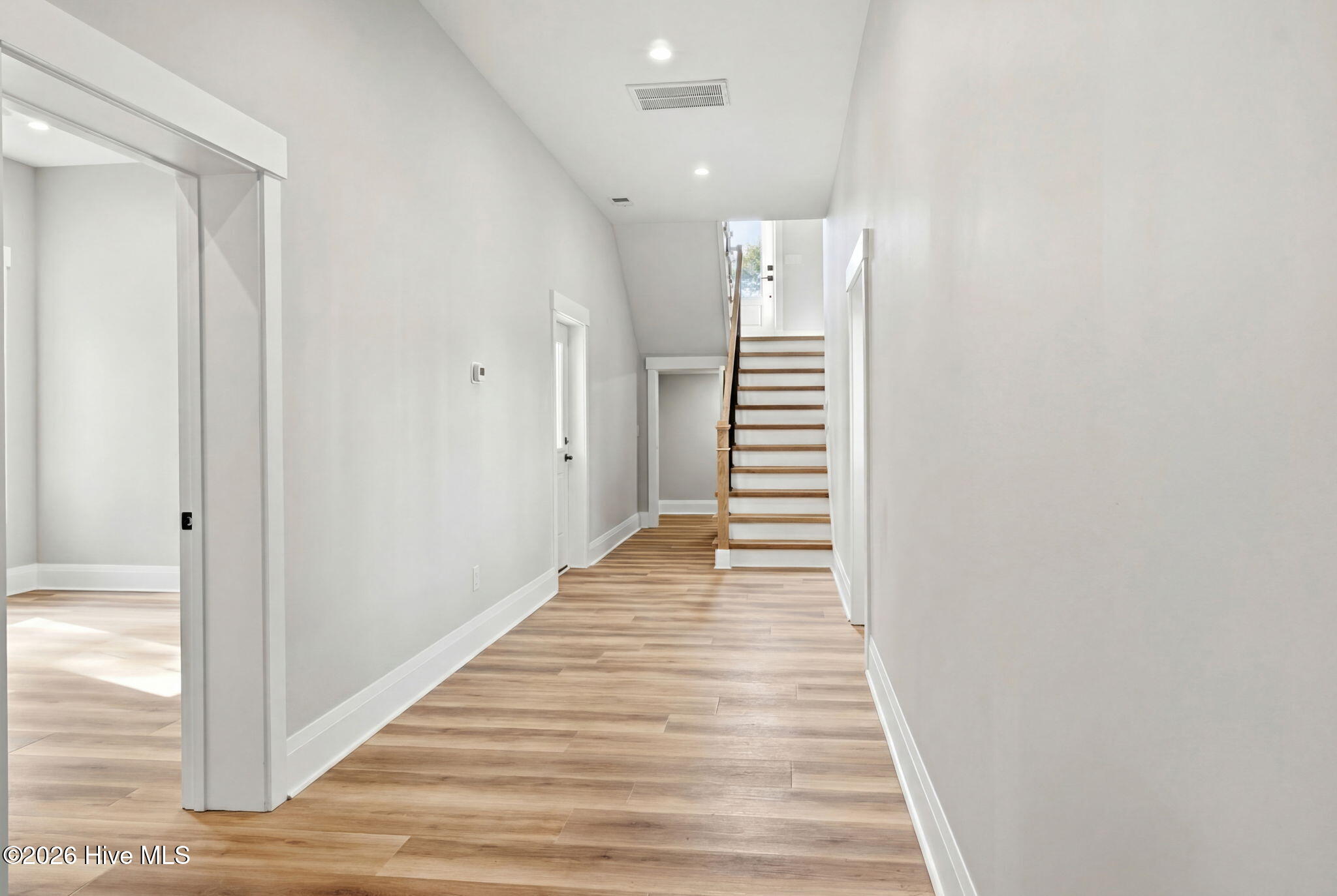 100554131 | Photo 19