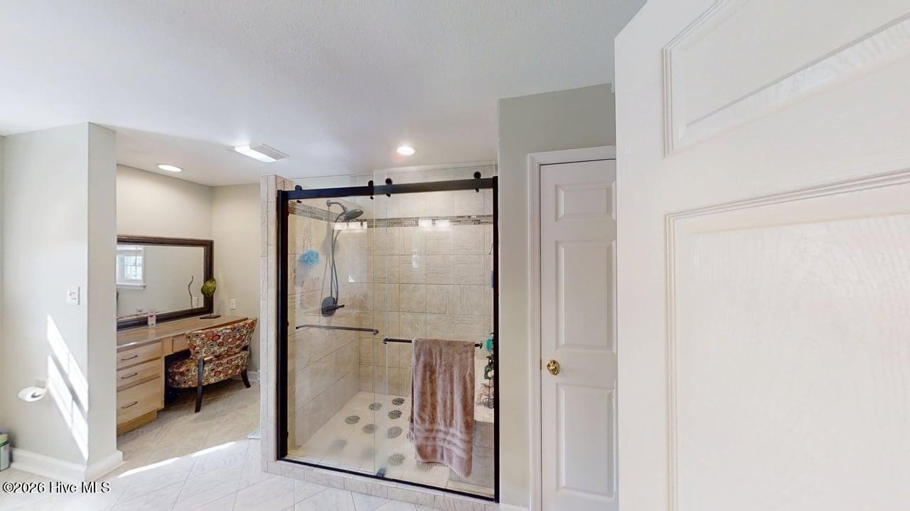 100570322 | Photo 21