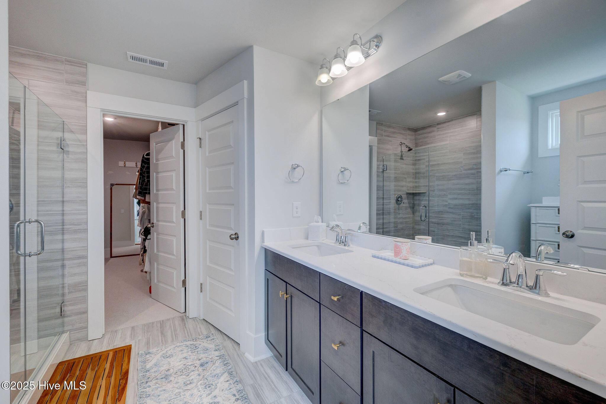 100524366 | Photo 32