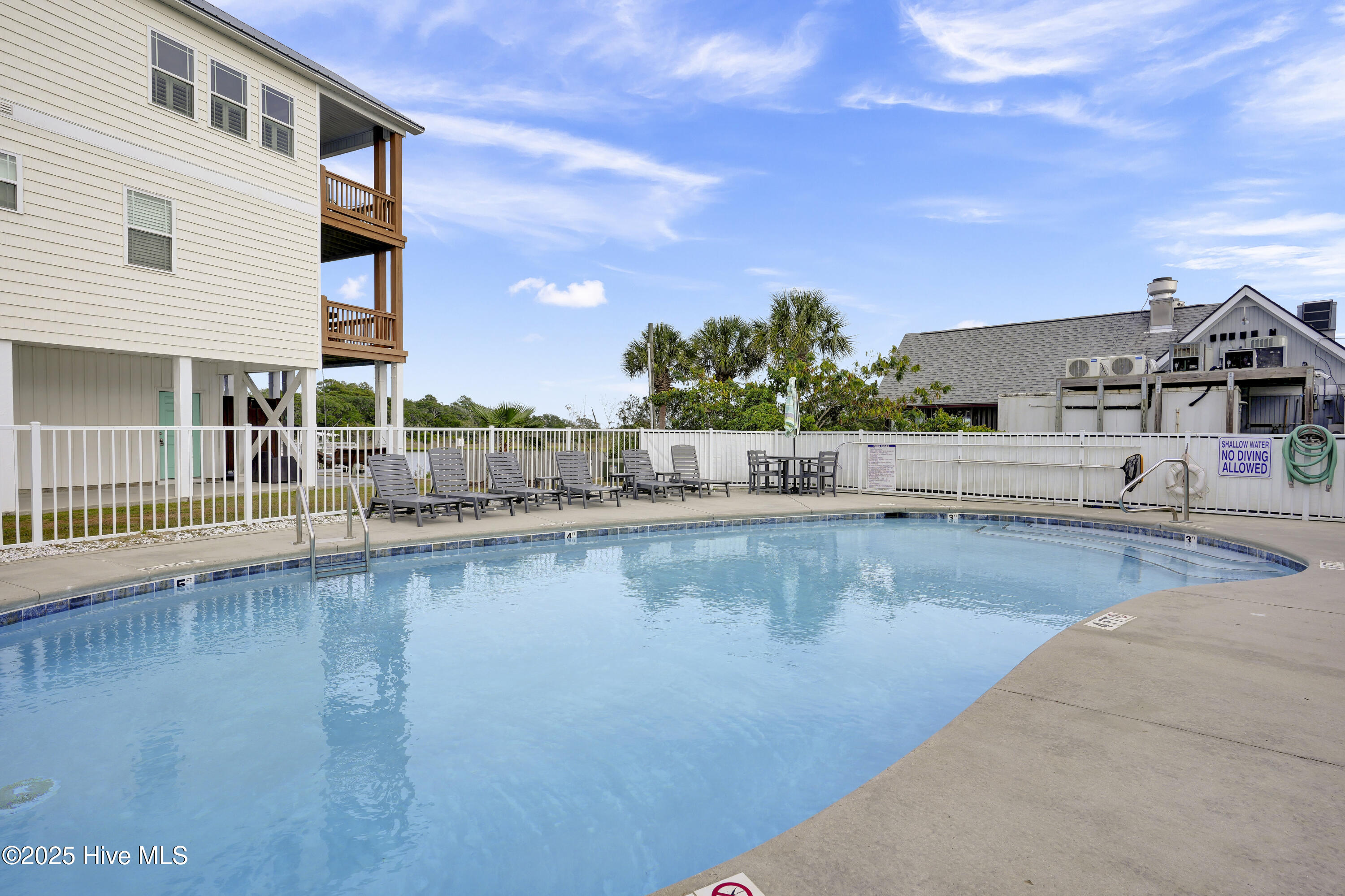 100532685 | Photo 56