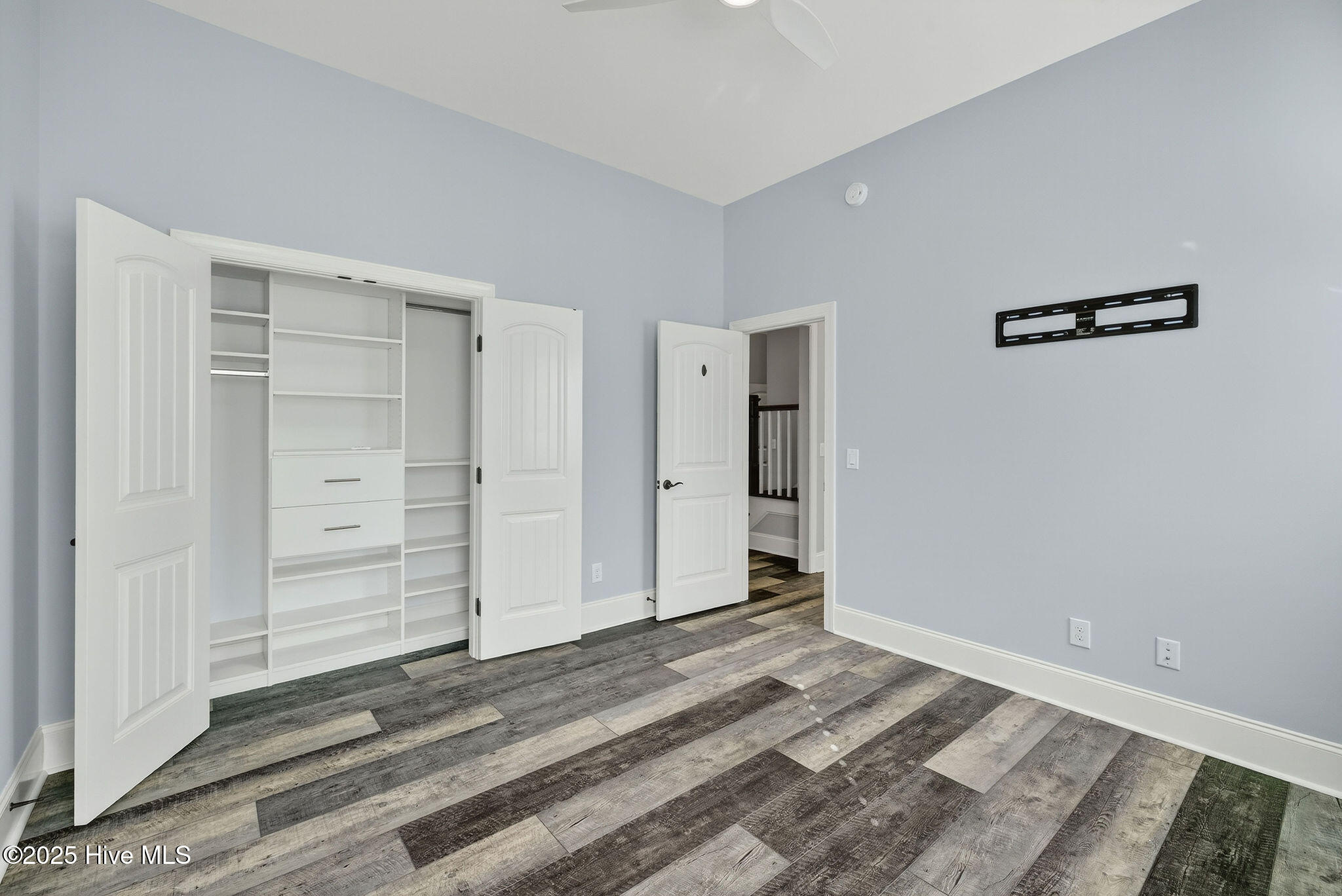 100559766 | Photo 51